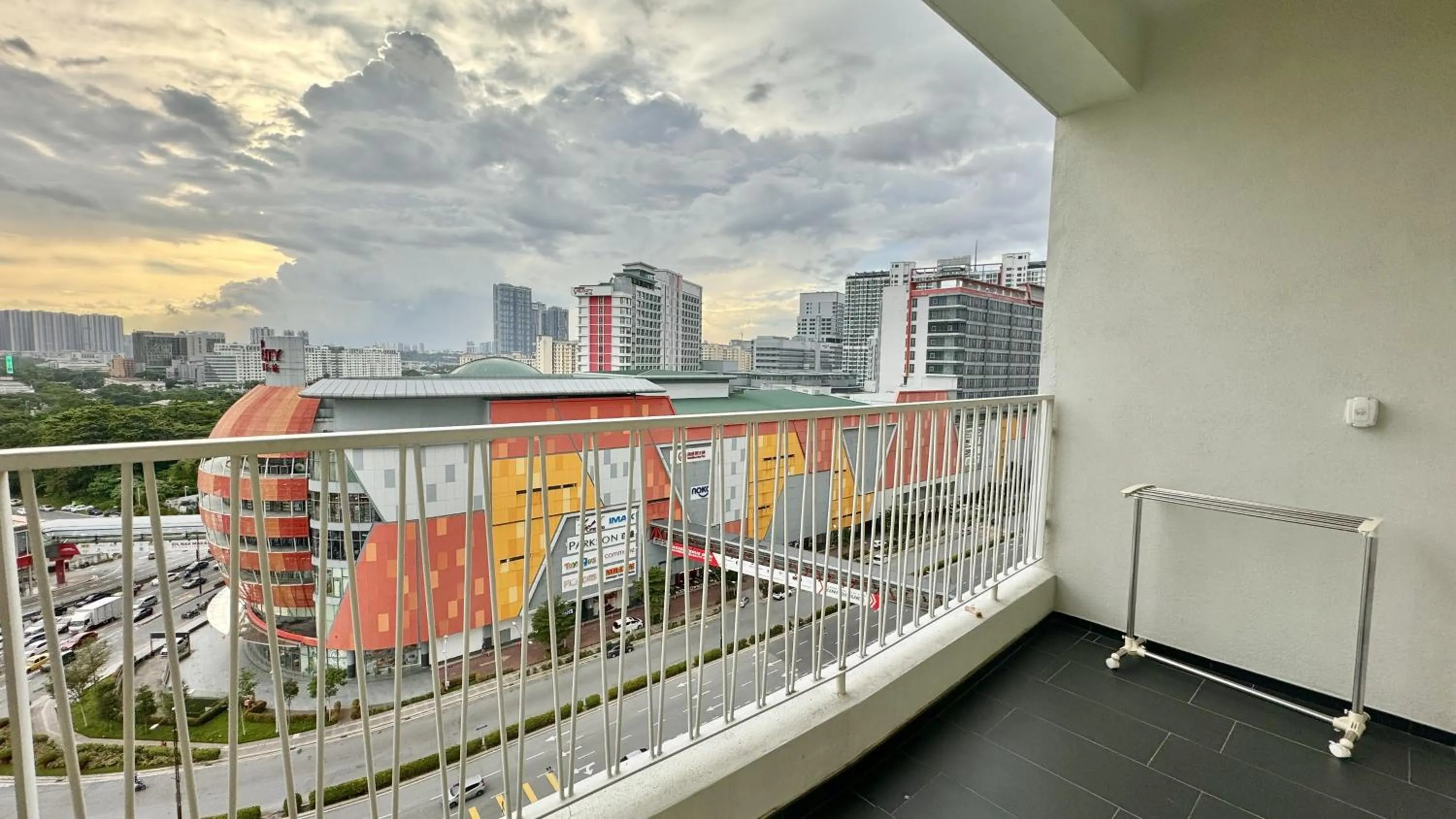 Balcony/Terrace in UNA Serviced Apartment by manatidur