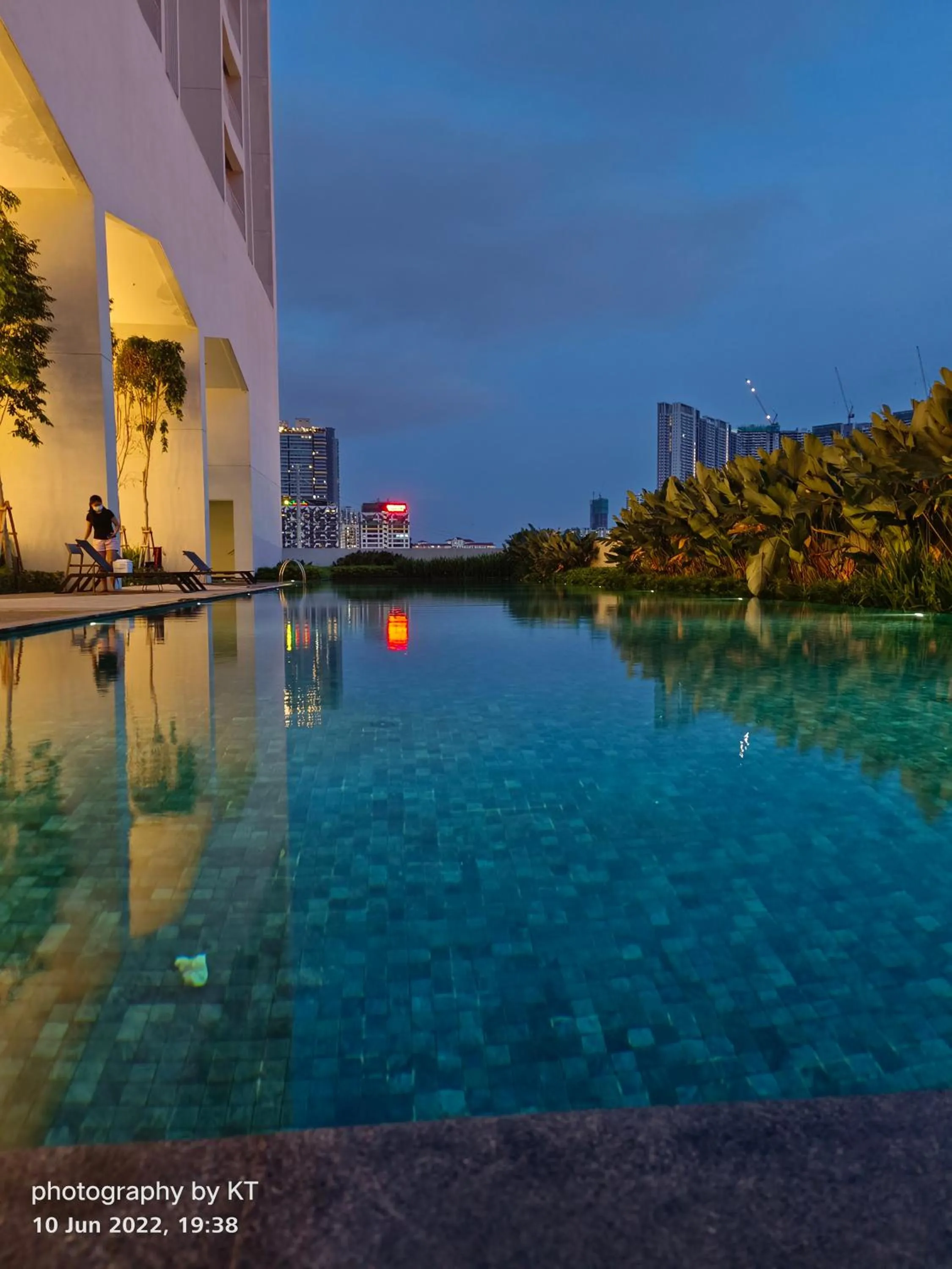 Pool view in UNA Serviced Apartment by manatidur