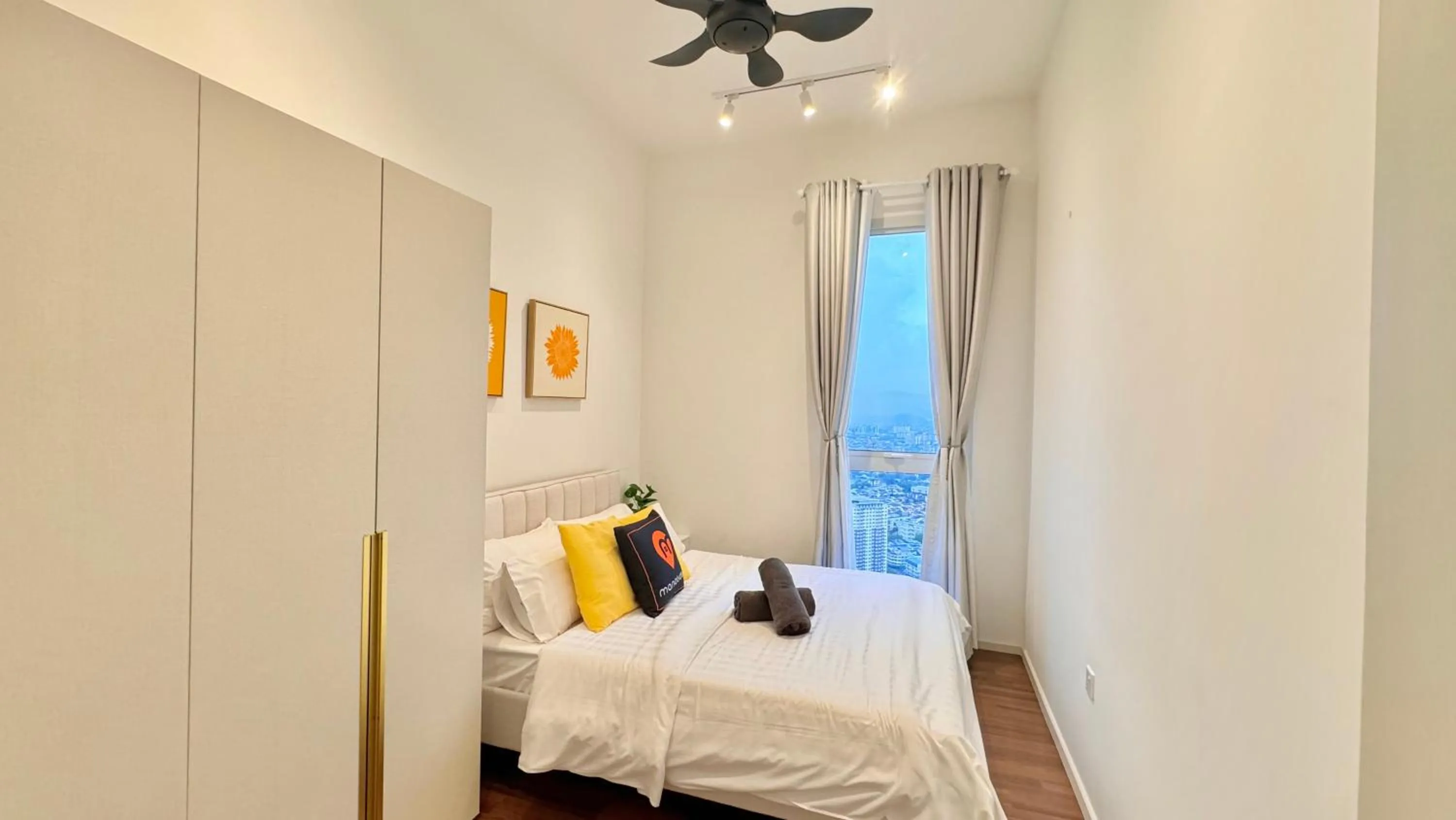 Bed in UNA Serviced Apartment by manatidur