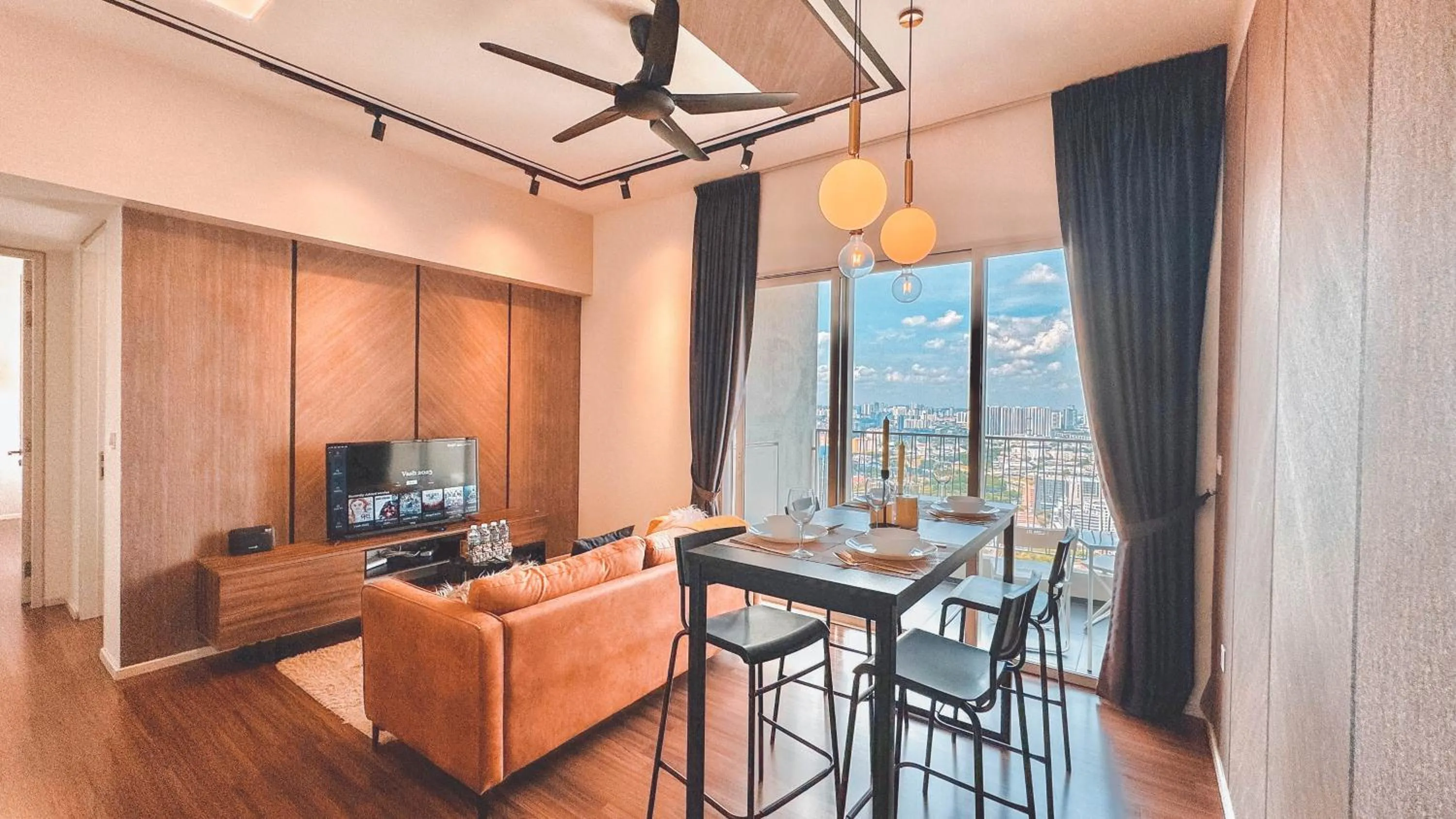 Living room in UNA Serviced Apartment by manatidur