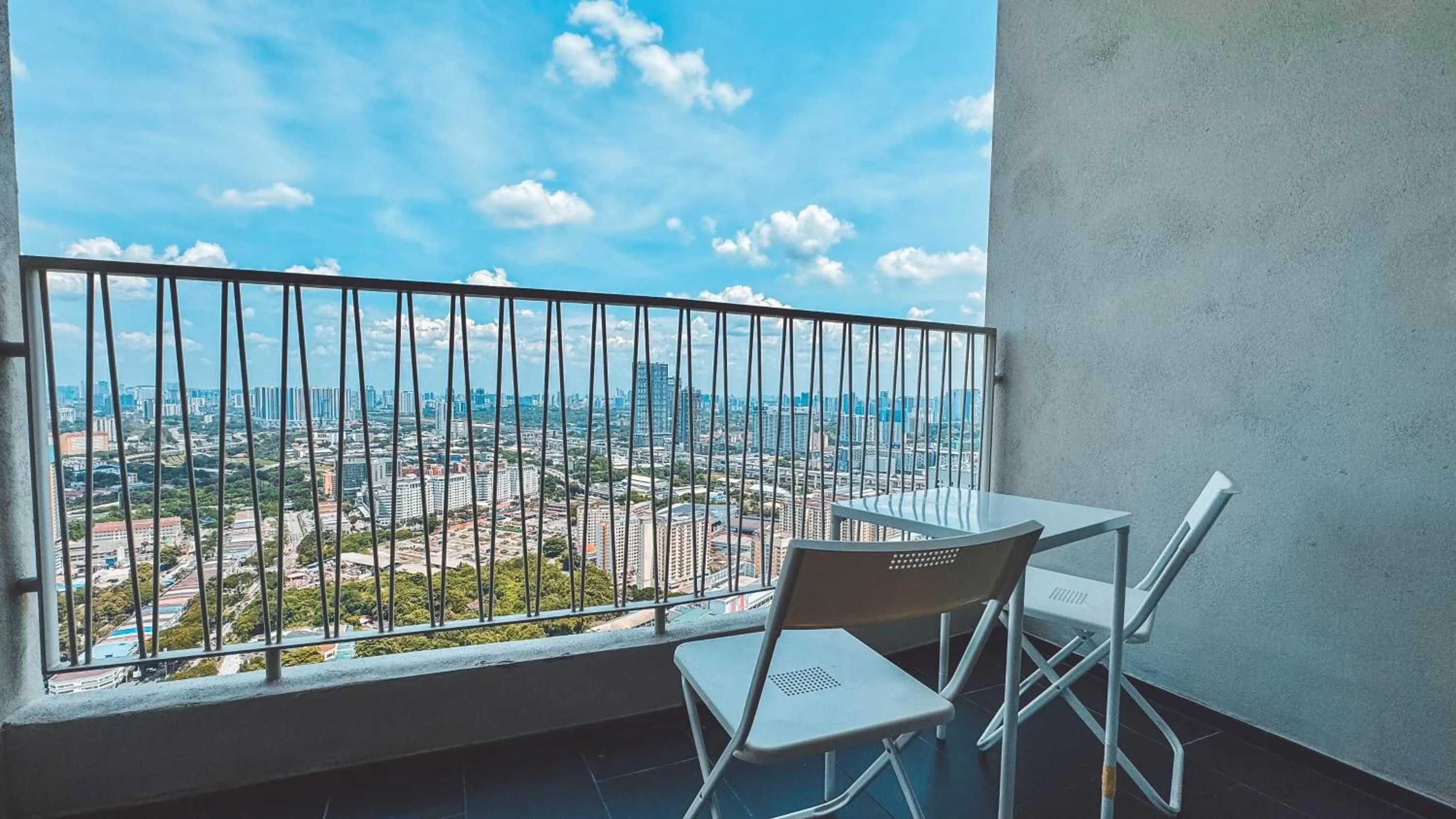 Balcony/Terrace in UNA Serviced Apartment by manatidur