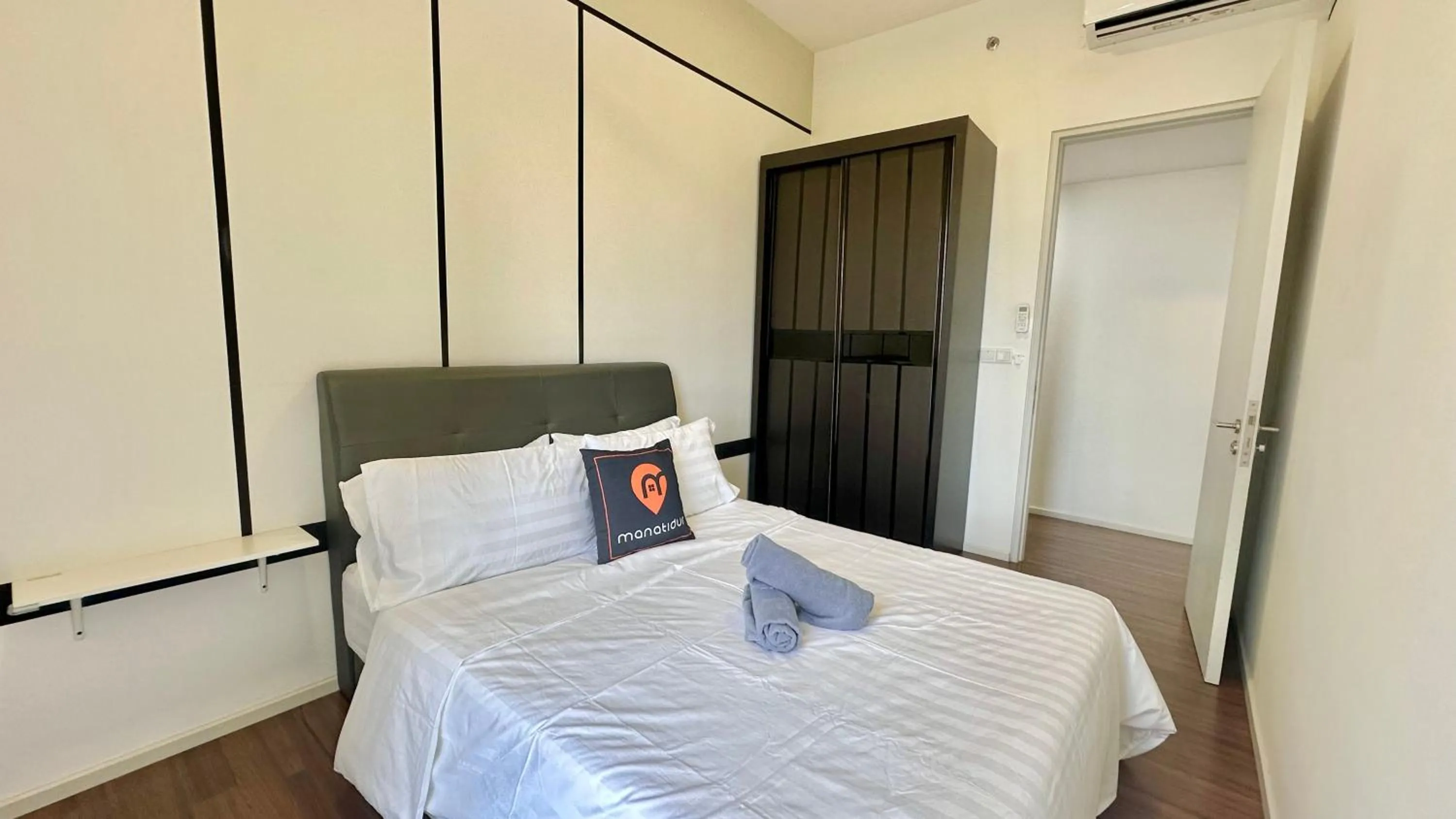Bedroom, Bed in UNA Serviced Apartment by manatidur