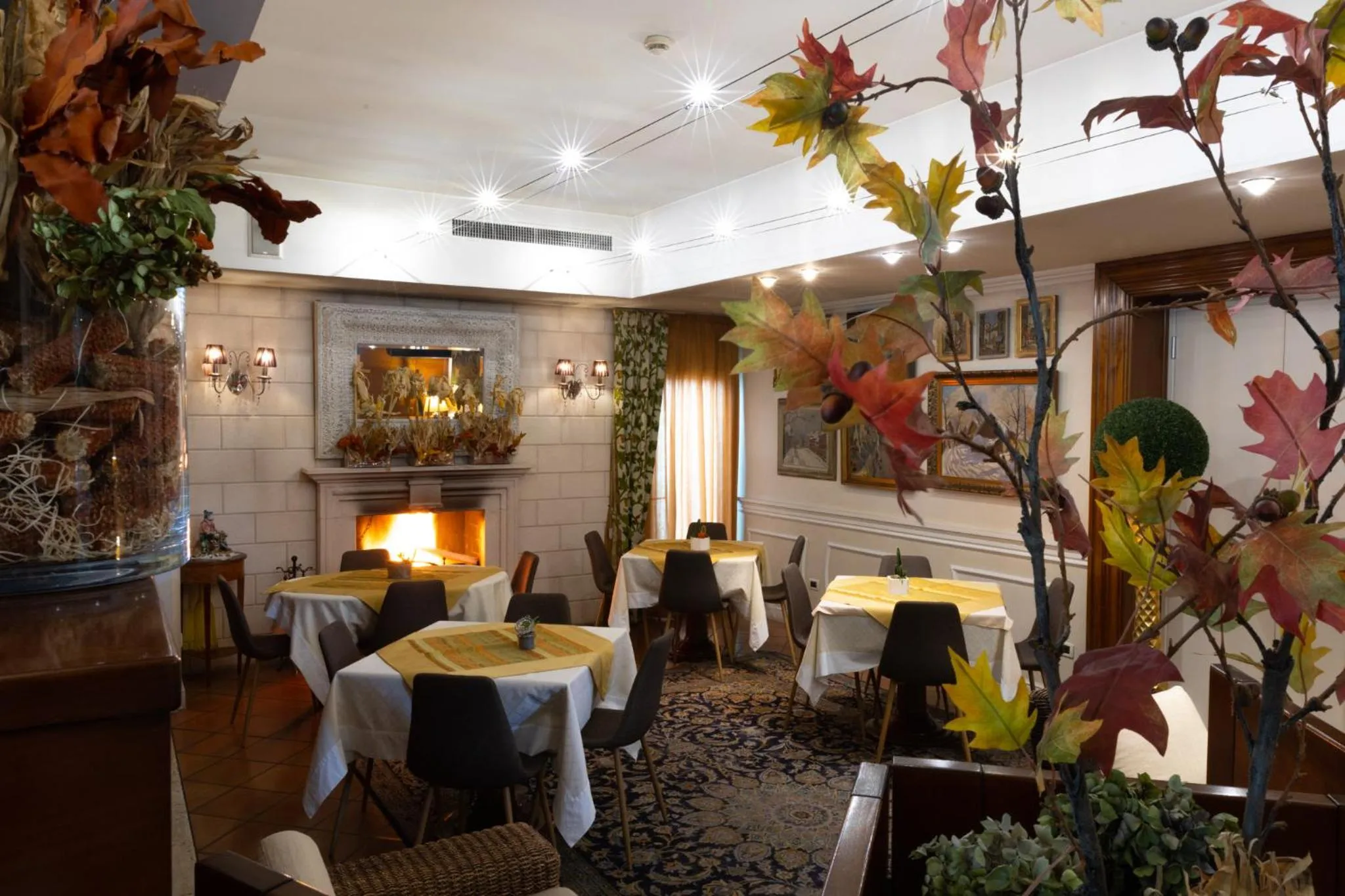 Communal lounge/ TV room in Hotel Locanda Al Sole