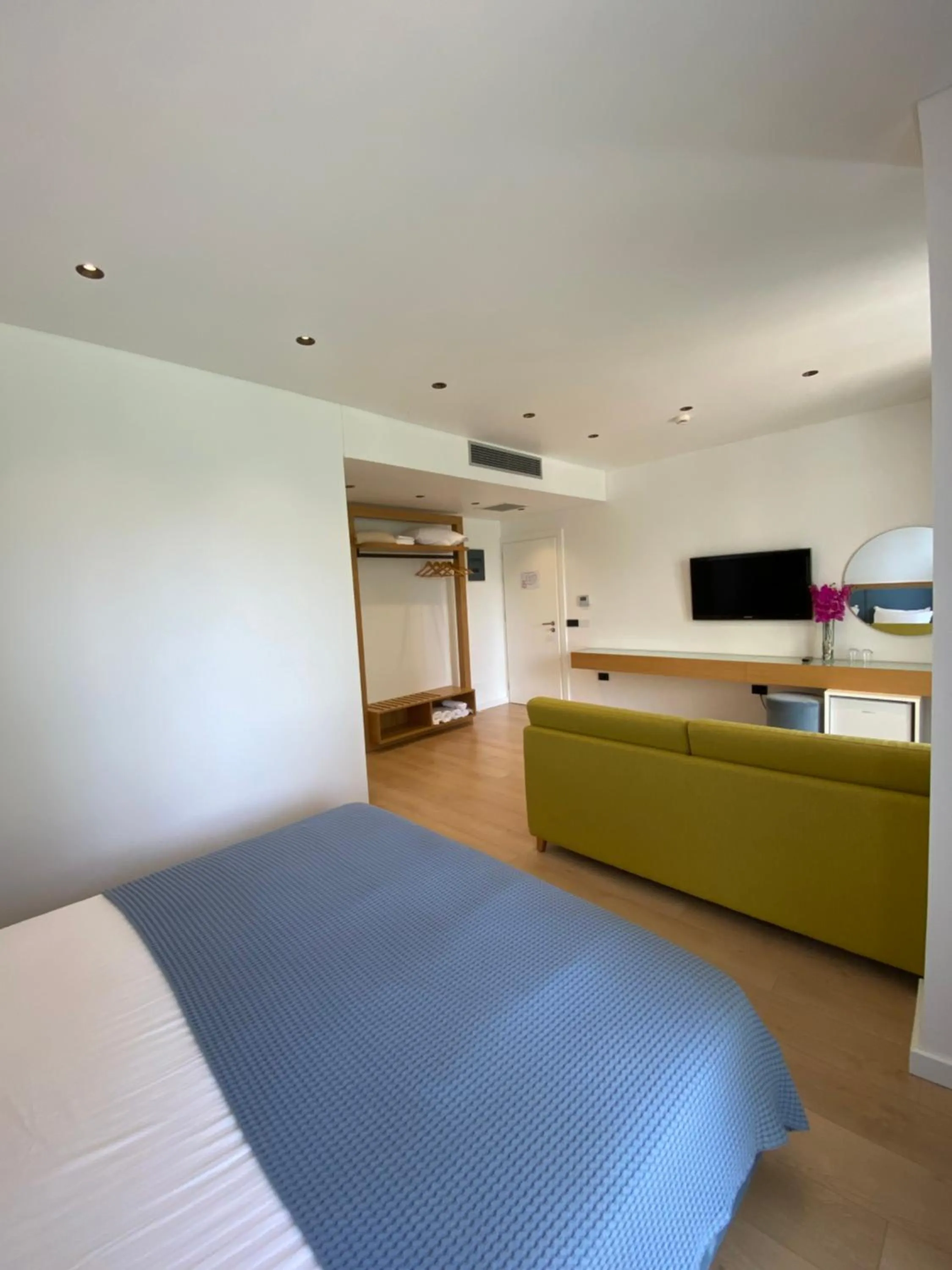 Photo of the whole room, Bed in Hotel Nertili