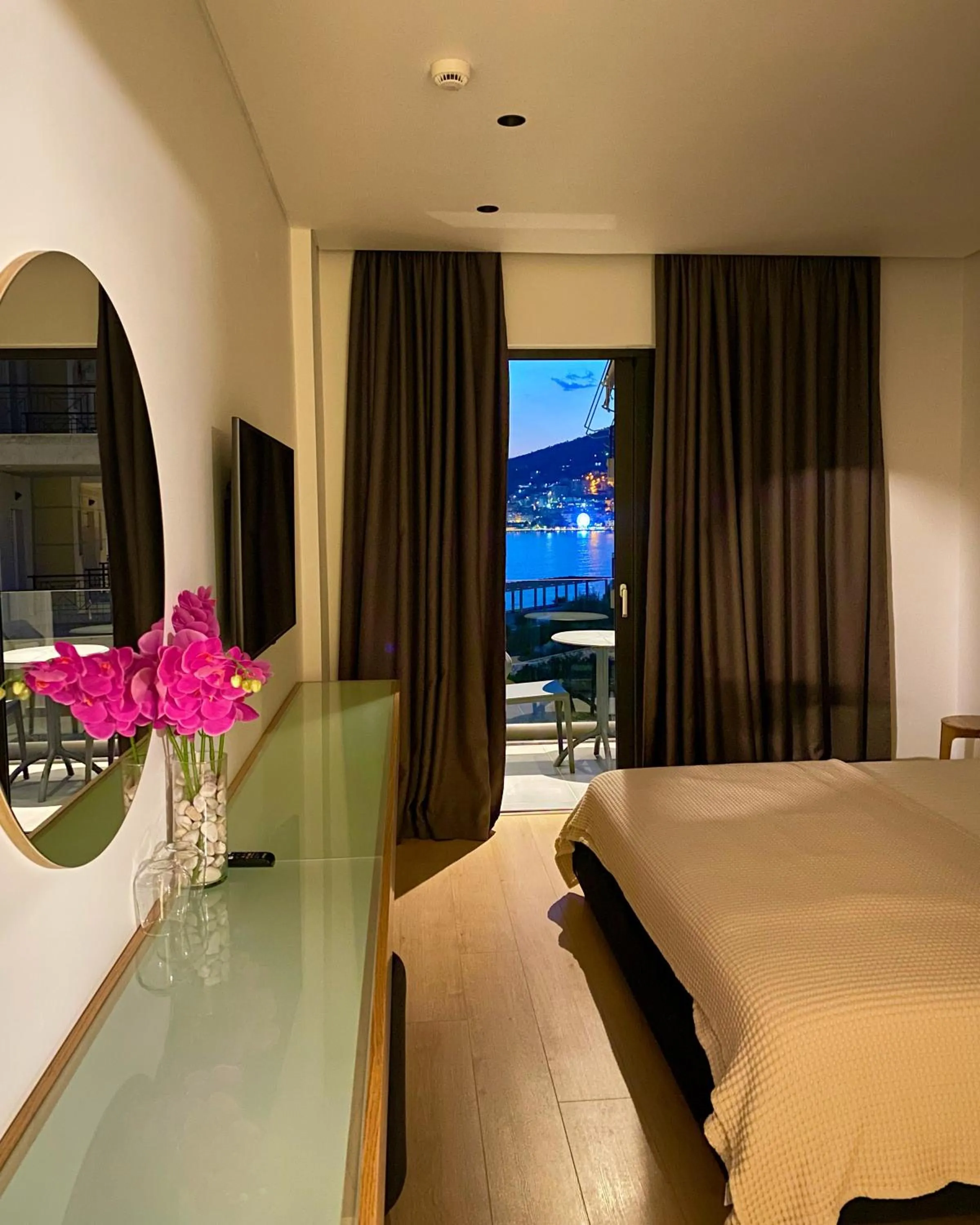 Photo of the whole room, Bed in Hotel Nertili