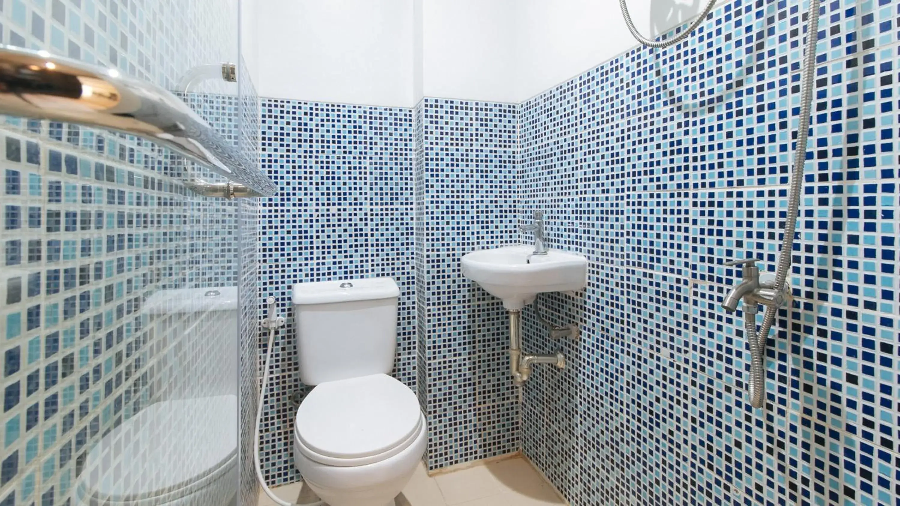 Shower in UrbanView at San Antonio's Place Sampaloc Manila Shower in UrbanView at San Antonio's Place Sampaloc Manila