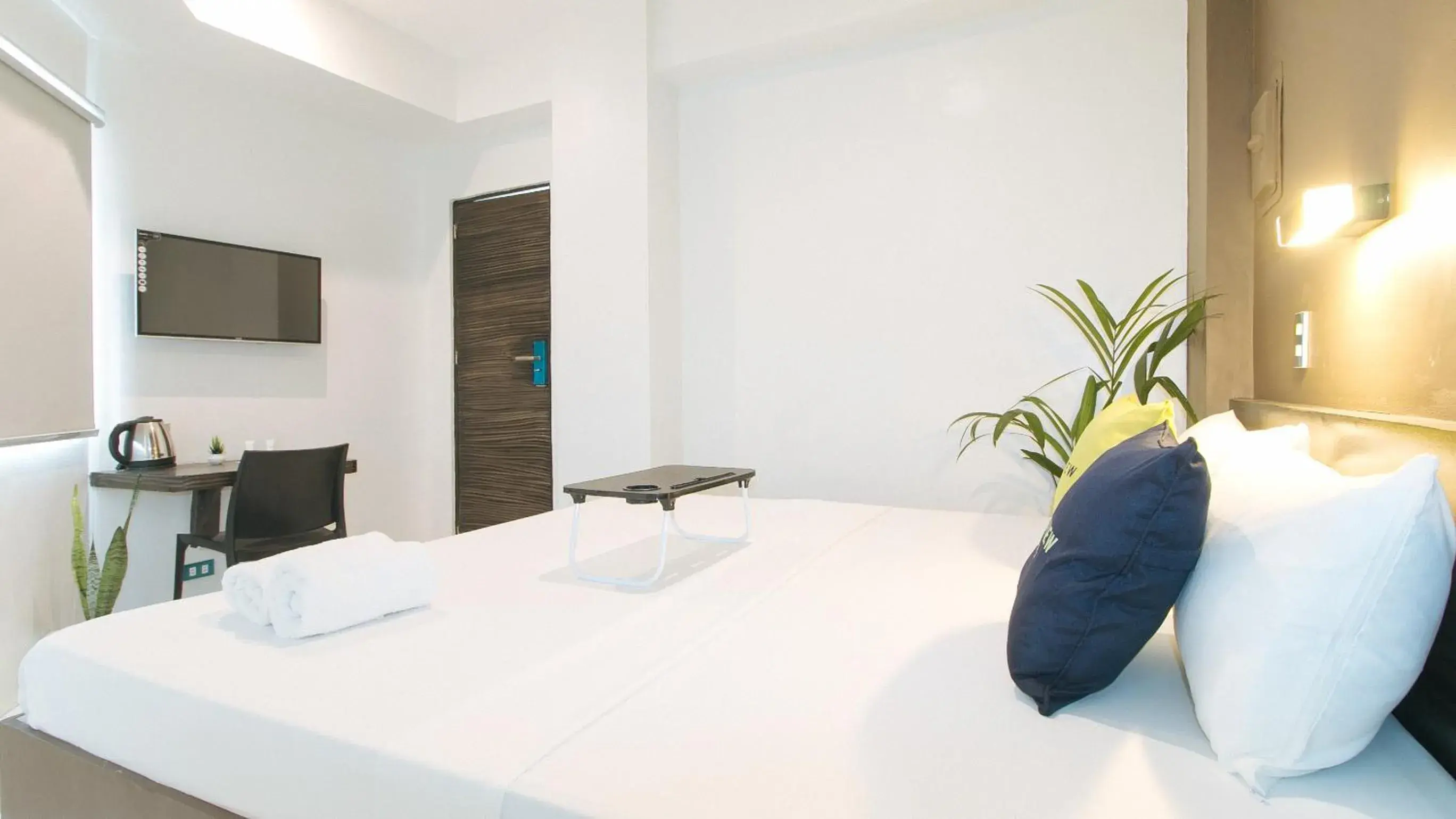 Photo of the whole room, Bed in UrbanView at San Antonio's Place Sampaloc Manila Photo of the whole room, Bed in UrbanView at San Antonio's Place Sampaloc Manila