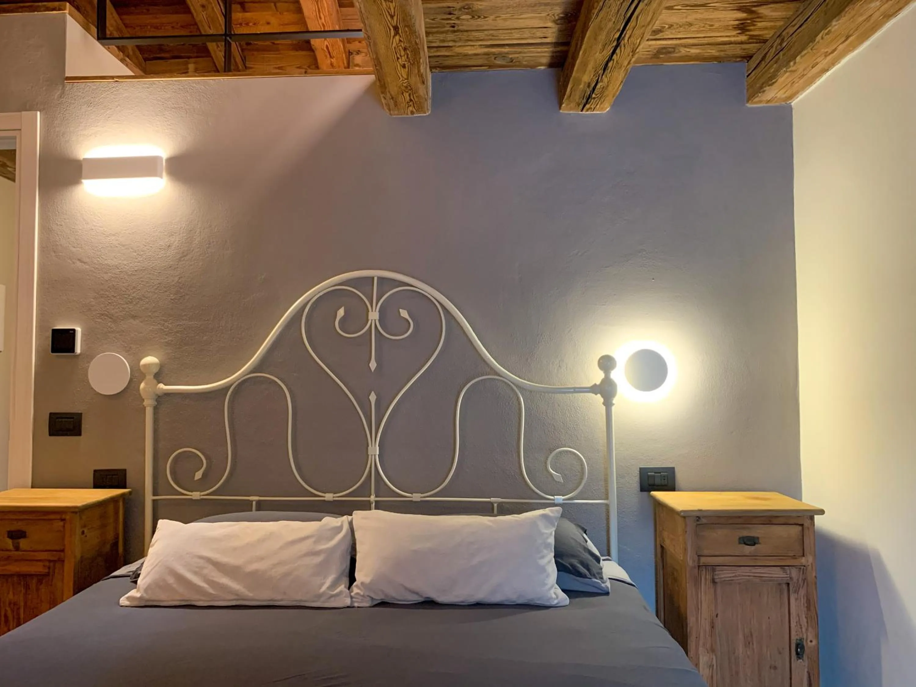 Bedroom, Bed in Alle Macine - Historic Molino Maufet Watermill - Lake Como