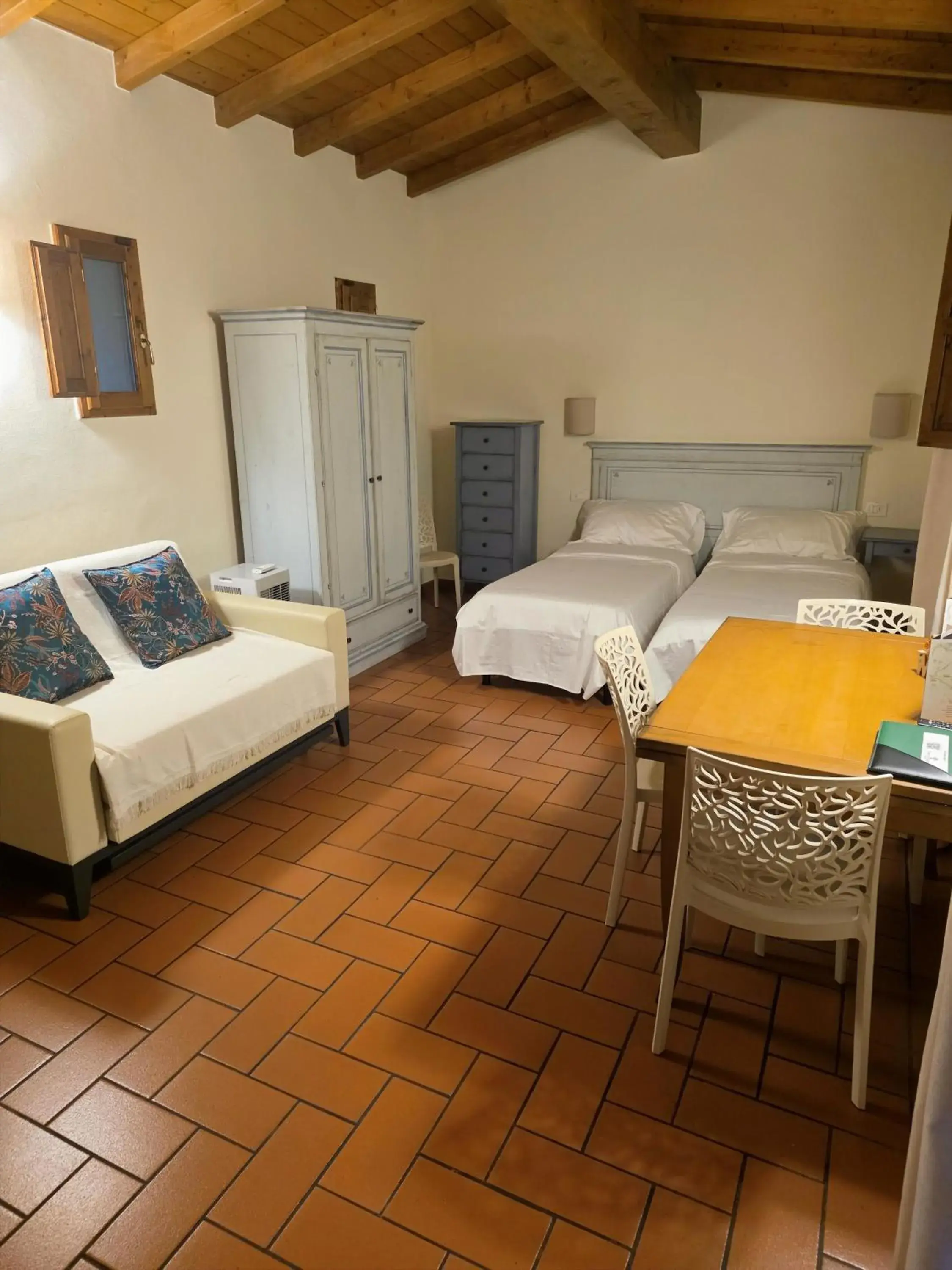 Large Twin Room - single occupancy in Lebbiano Residence Large Twin Room - single occupancy in Lebbiano Residence