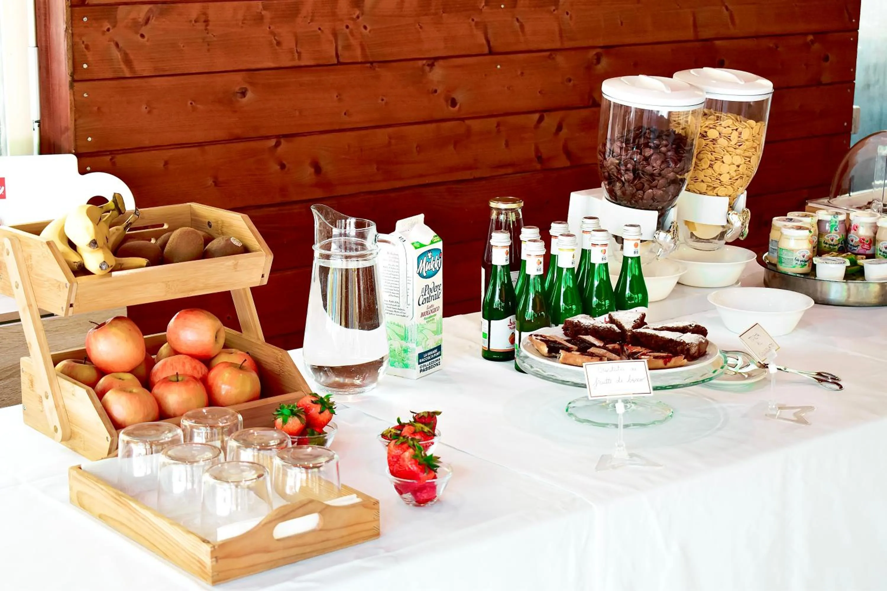 Buffet breakfast in Lebbiano Residence