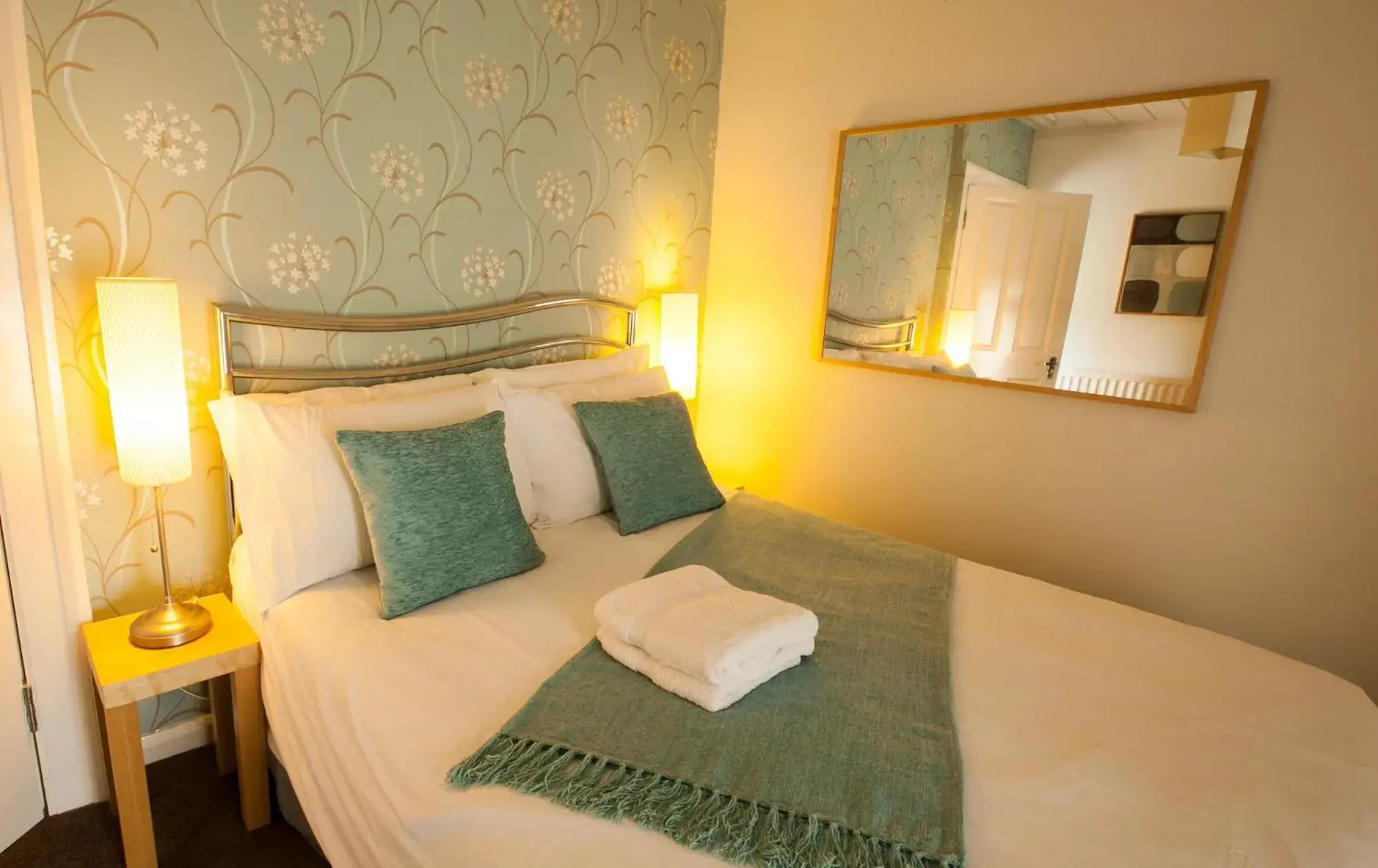 Budget Double Room in Hollybush Inn Budget Double Room in Hollybush Inn