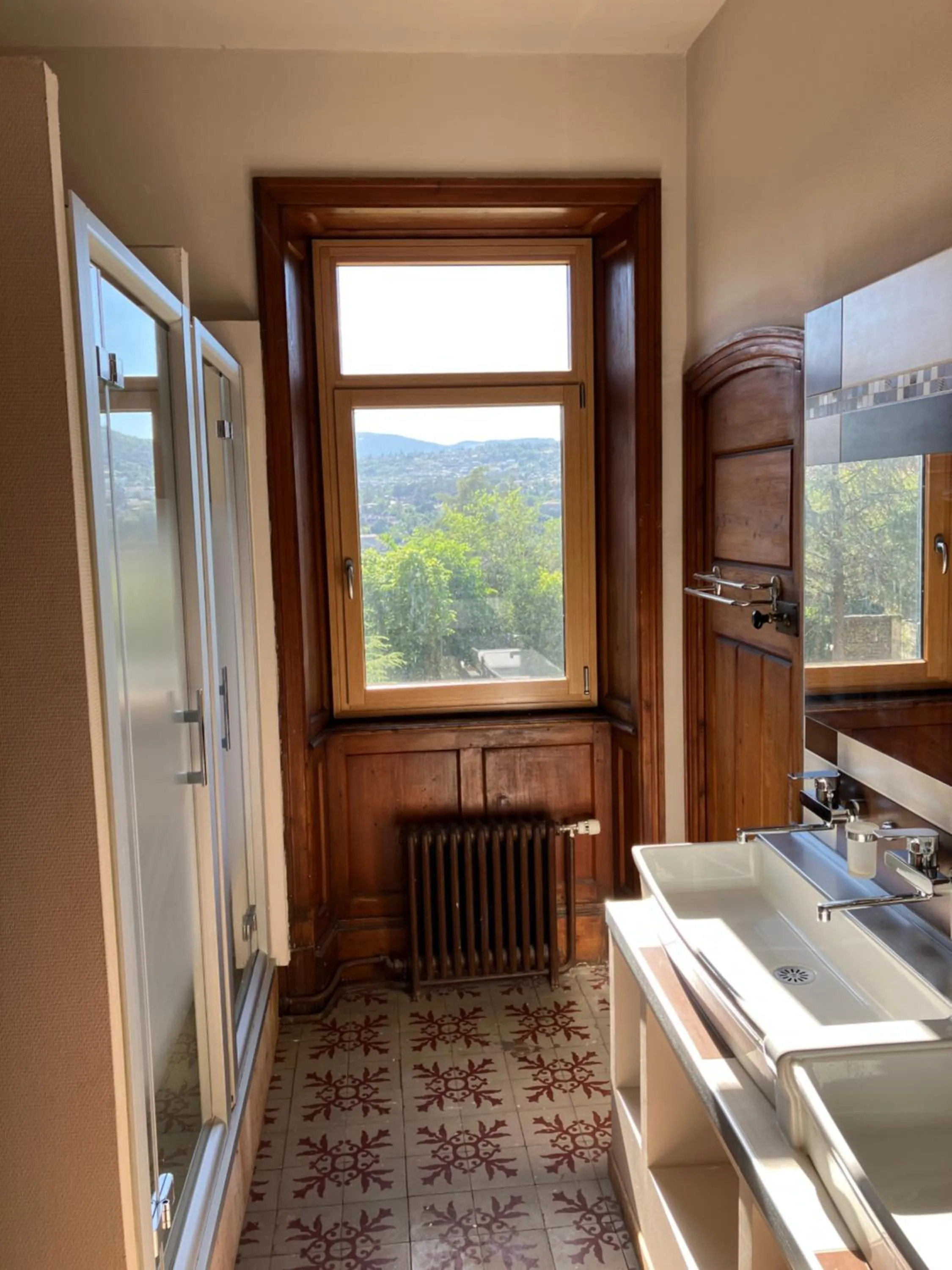 Bathroom in O'Cottage double jardin