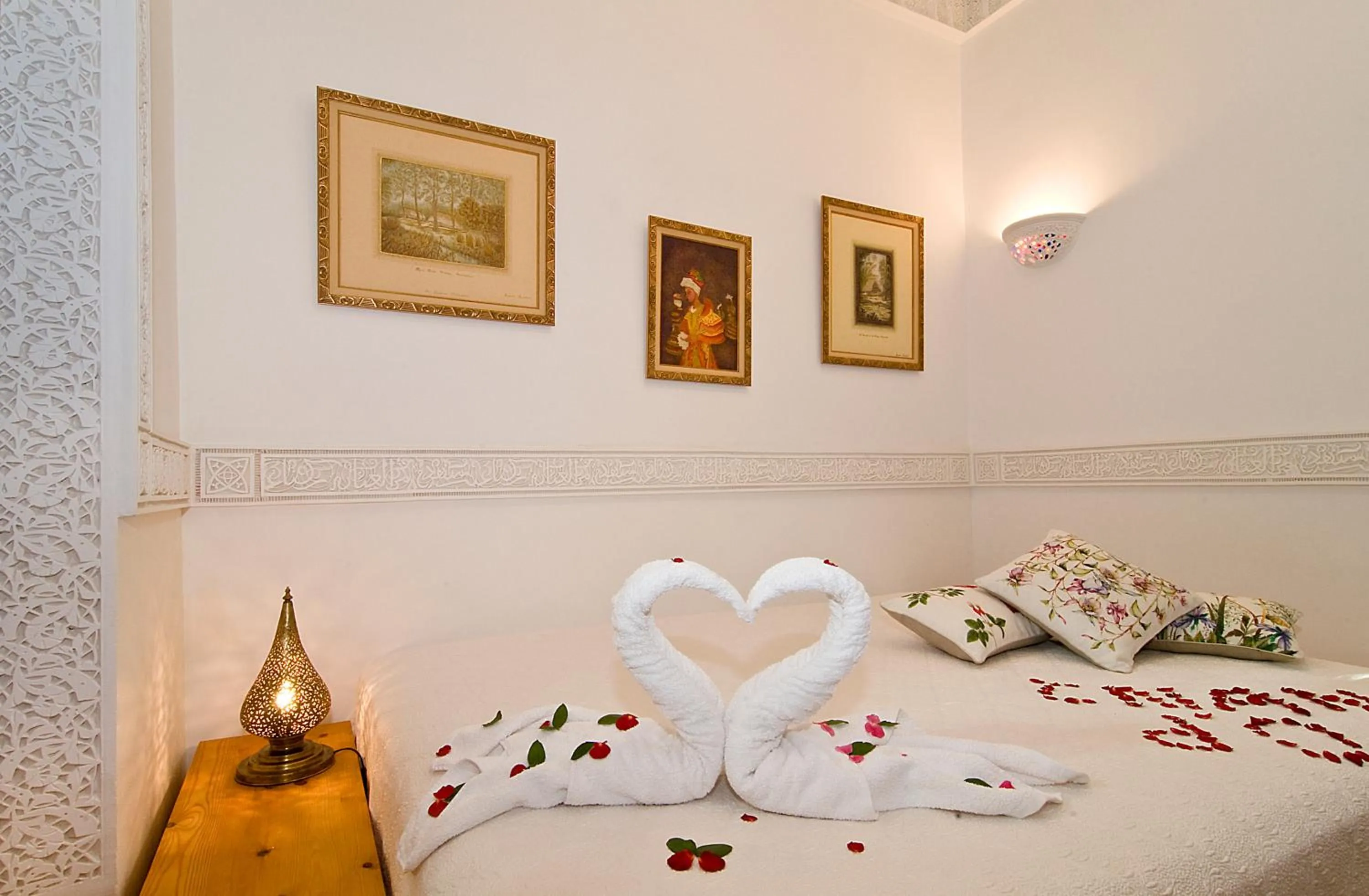 Decorative detail, Bed in Riad Jnane d'Ô