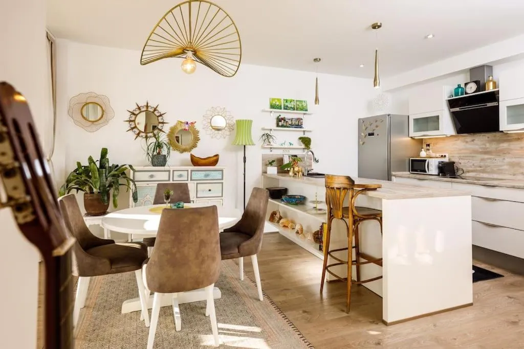 Sunset Oasis “VELLY” 1BR w/ Sea View & Parking