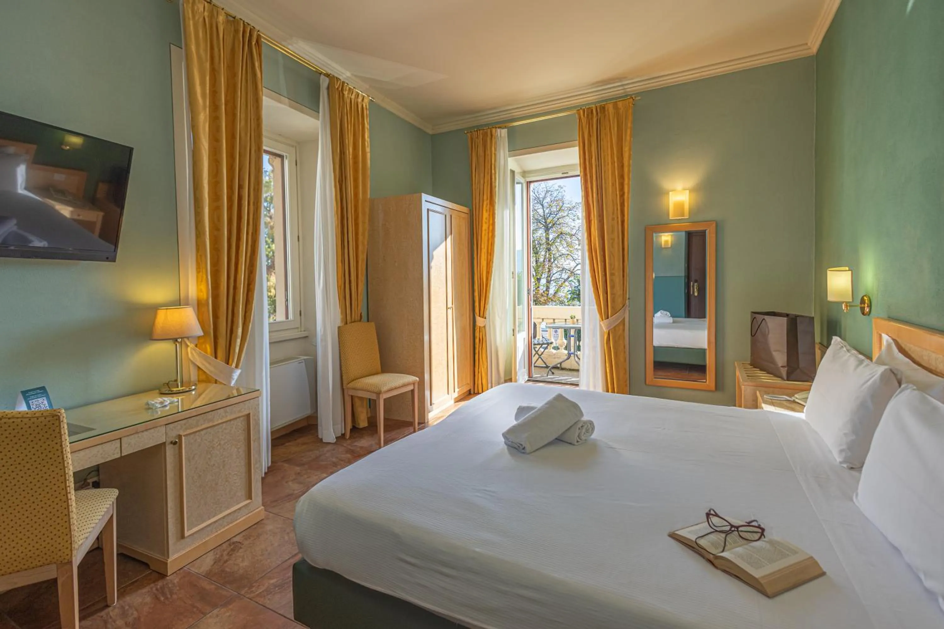 Bed in LVG Hotel Collection - Belvedere San Gottardo