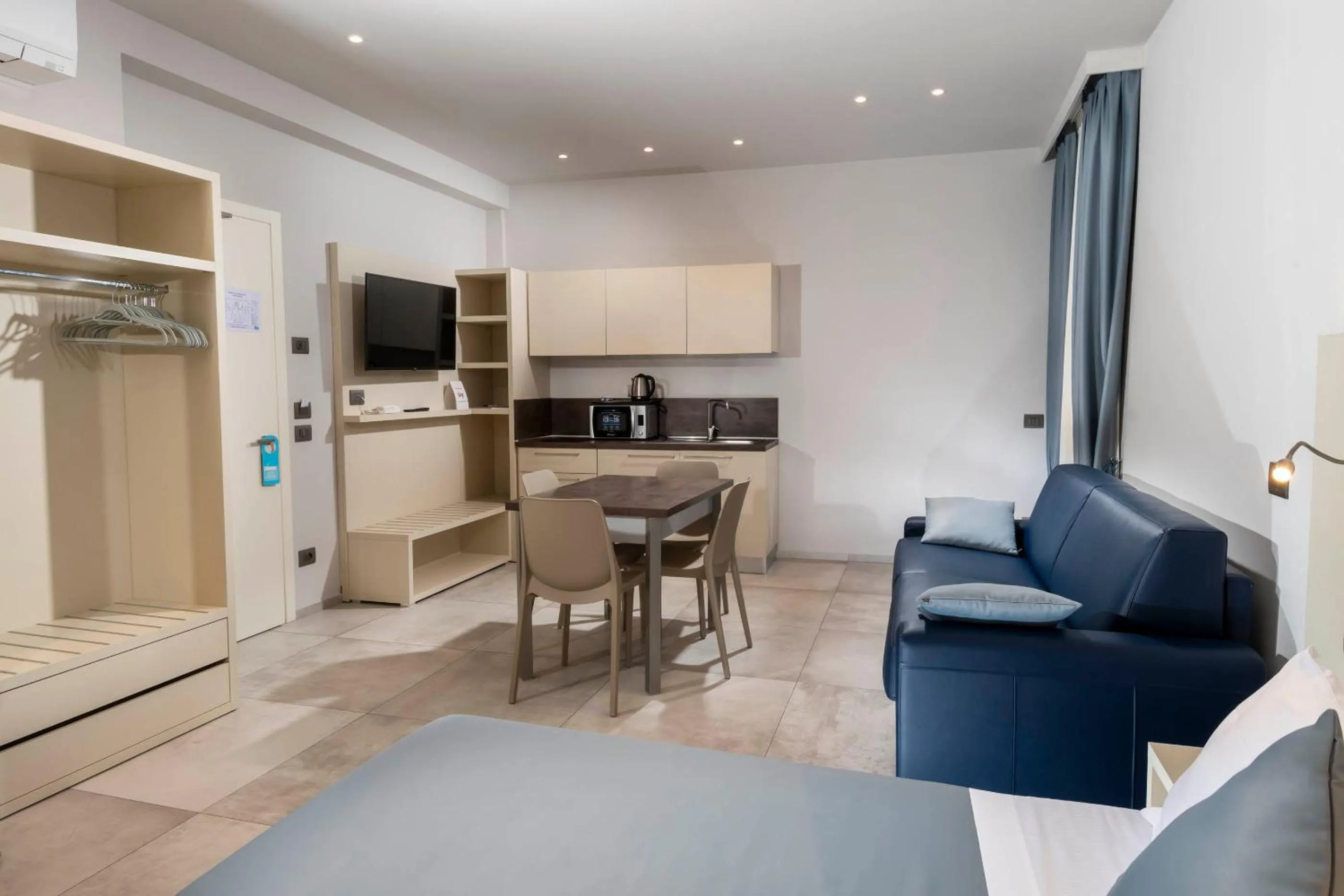 Kitchen or kitchenette in B&B Primrose Residence Hotel