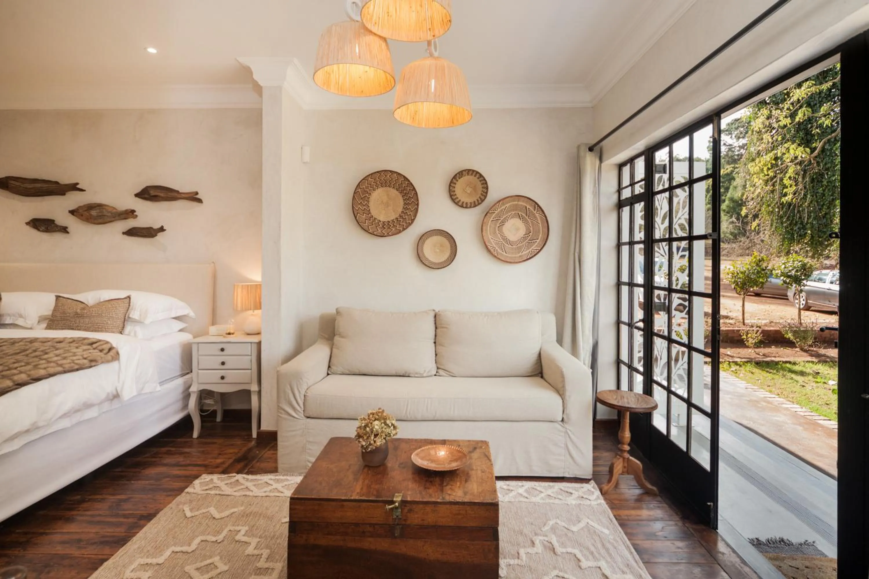 Seating area, Bed in Viewpoint Estate Accommodation