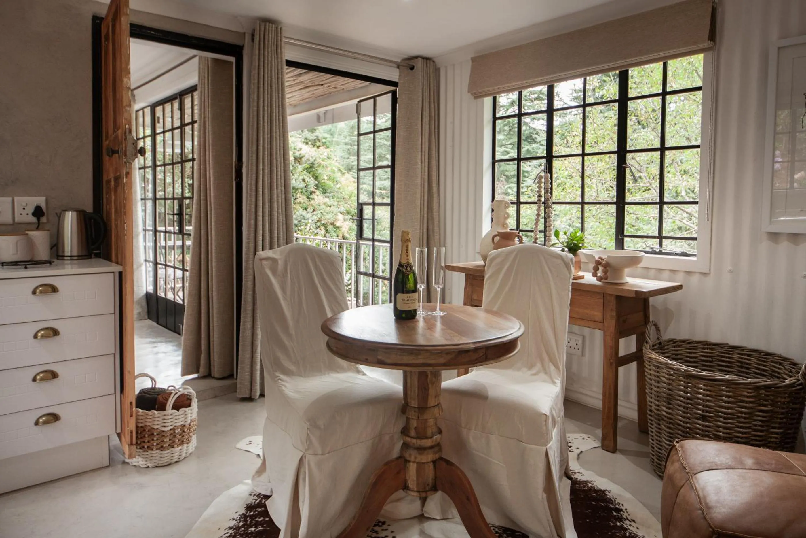 Dining area in Viewpoint Estate Accommodation