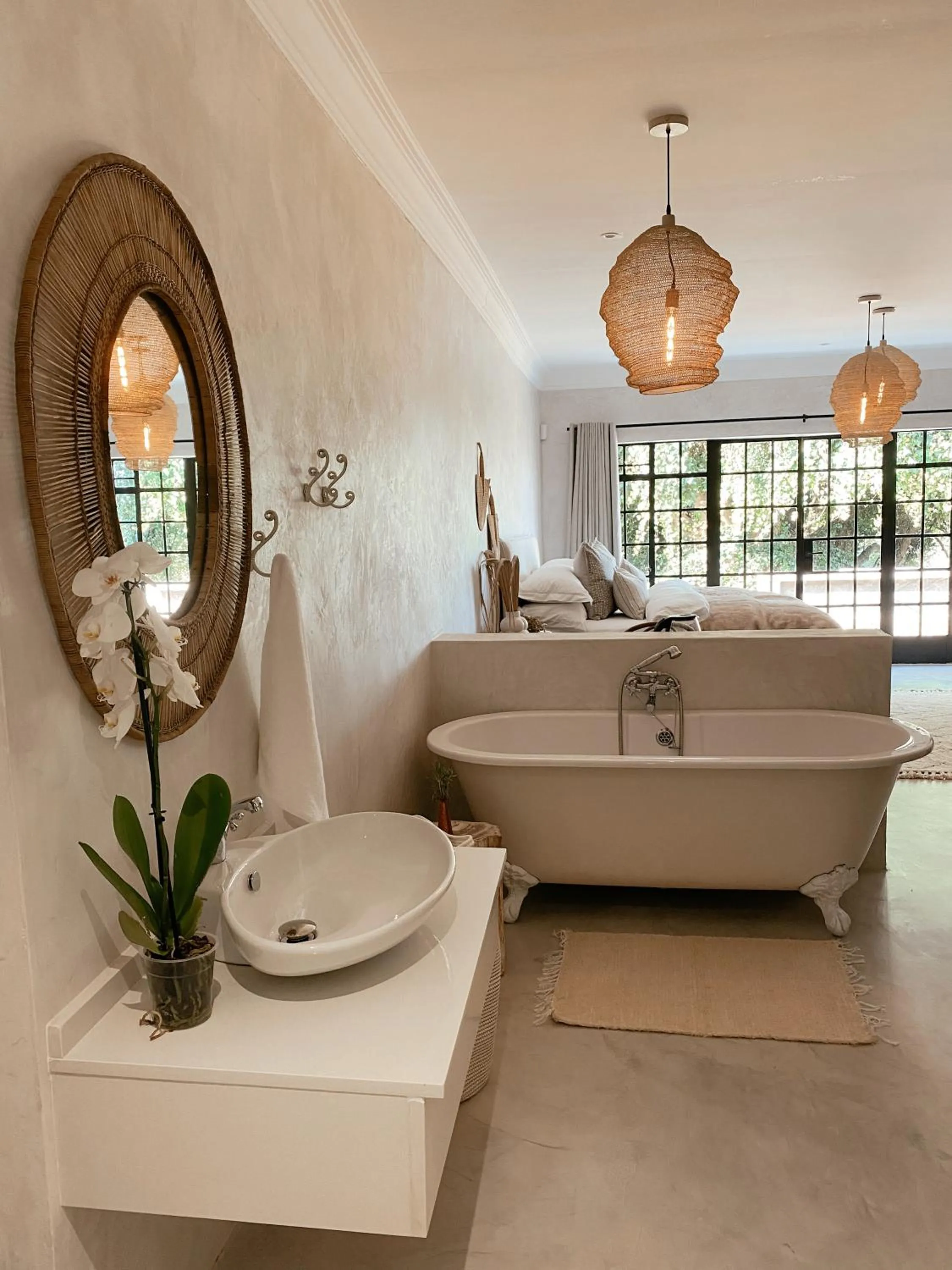 Bathroom, Bed in Viewpoint Estate Accommodation