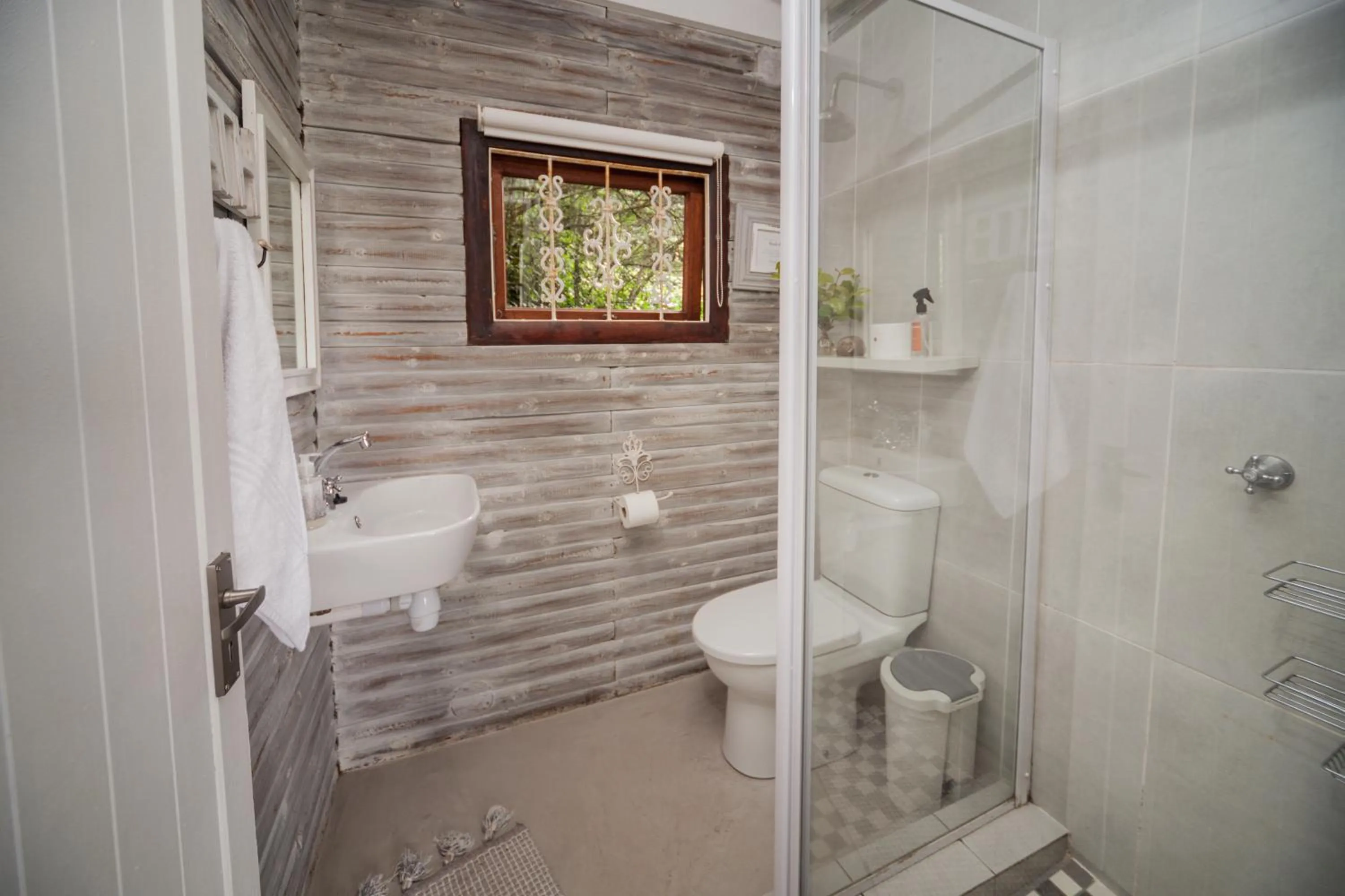 Shower in Viewpoint Estate Accommodation