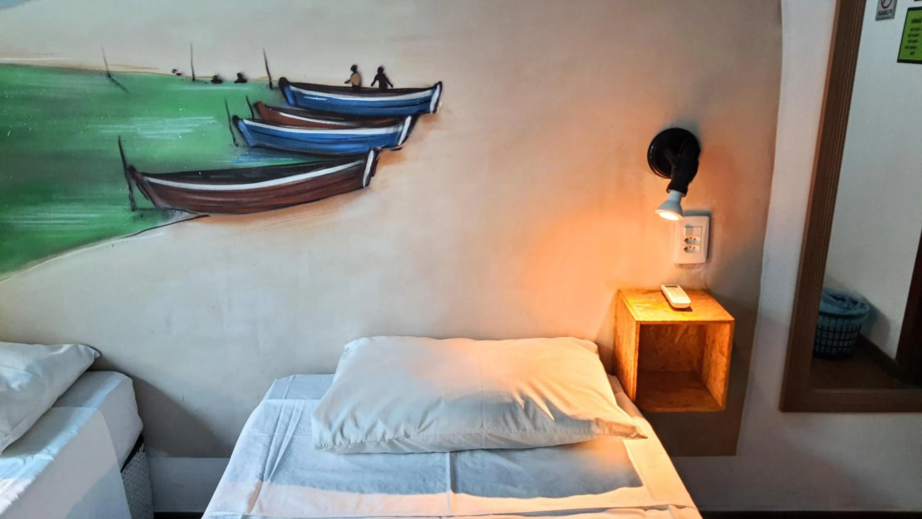 Photo of the whole room, Bed in Local Hostel Manaus