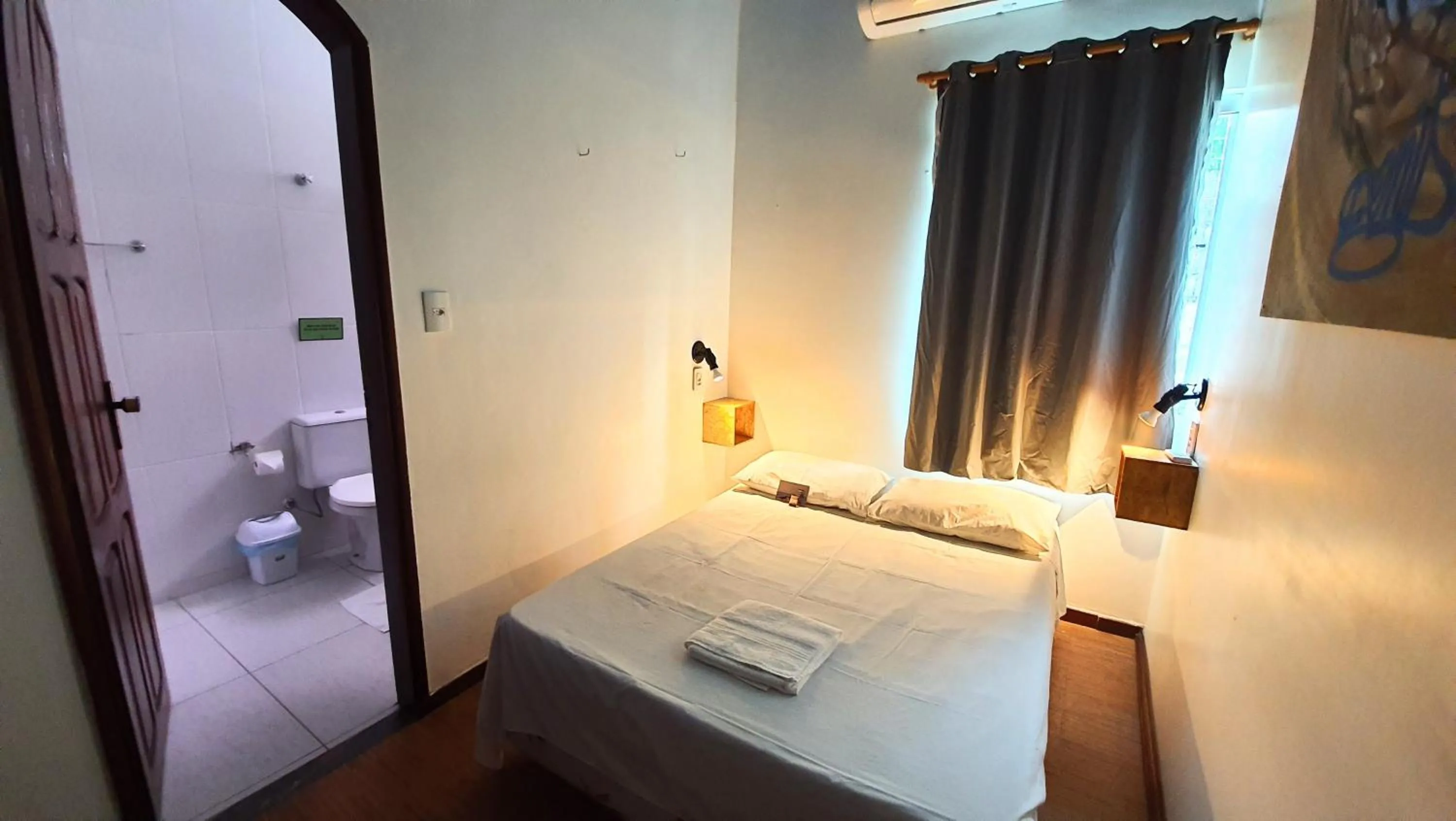 Photo of the whole room, Bed in Local Hostel Manaus