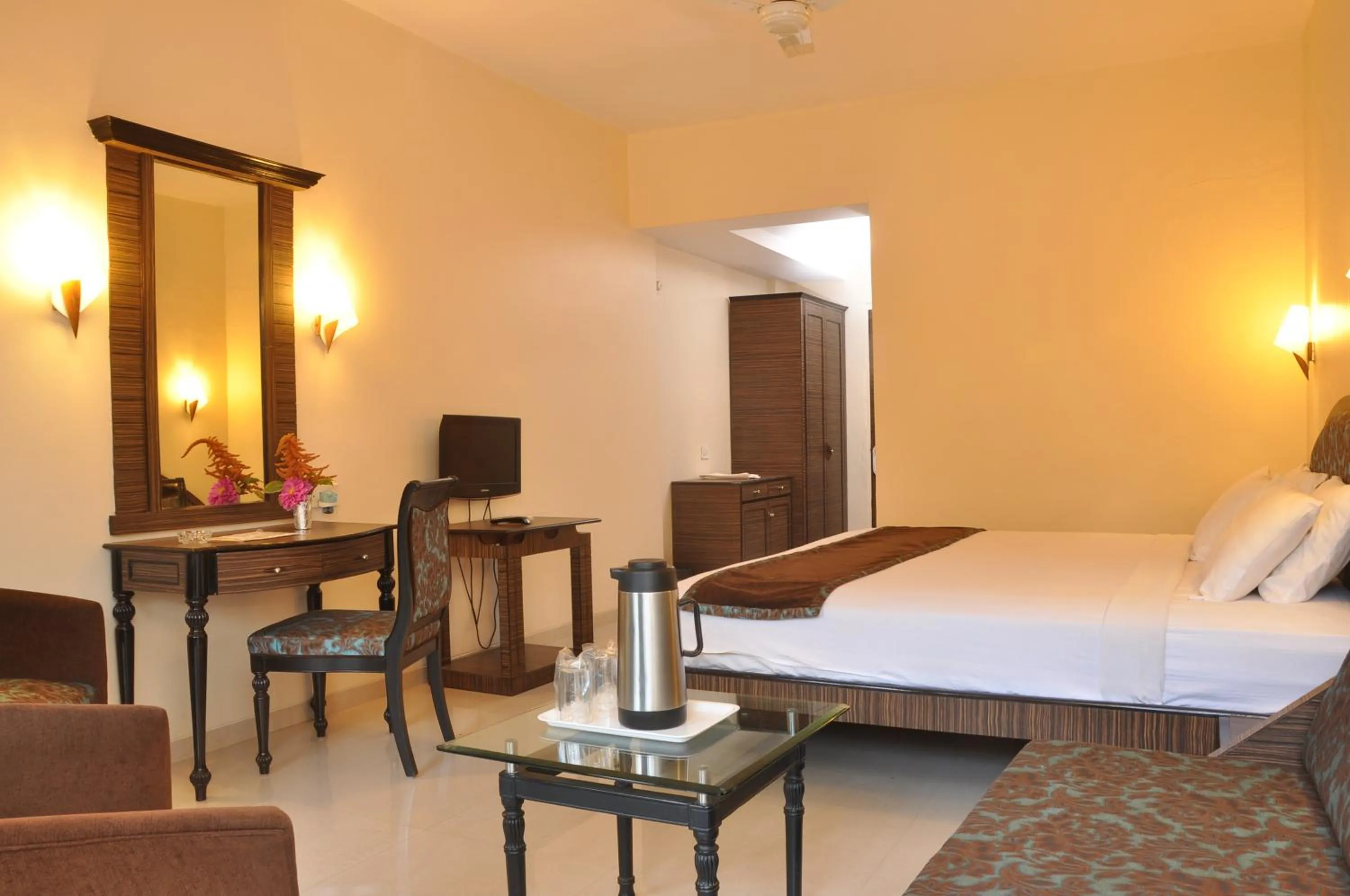 Photo of the whole room, Bed in Blue Country Resort