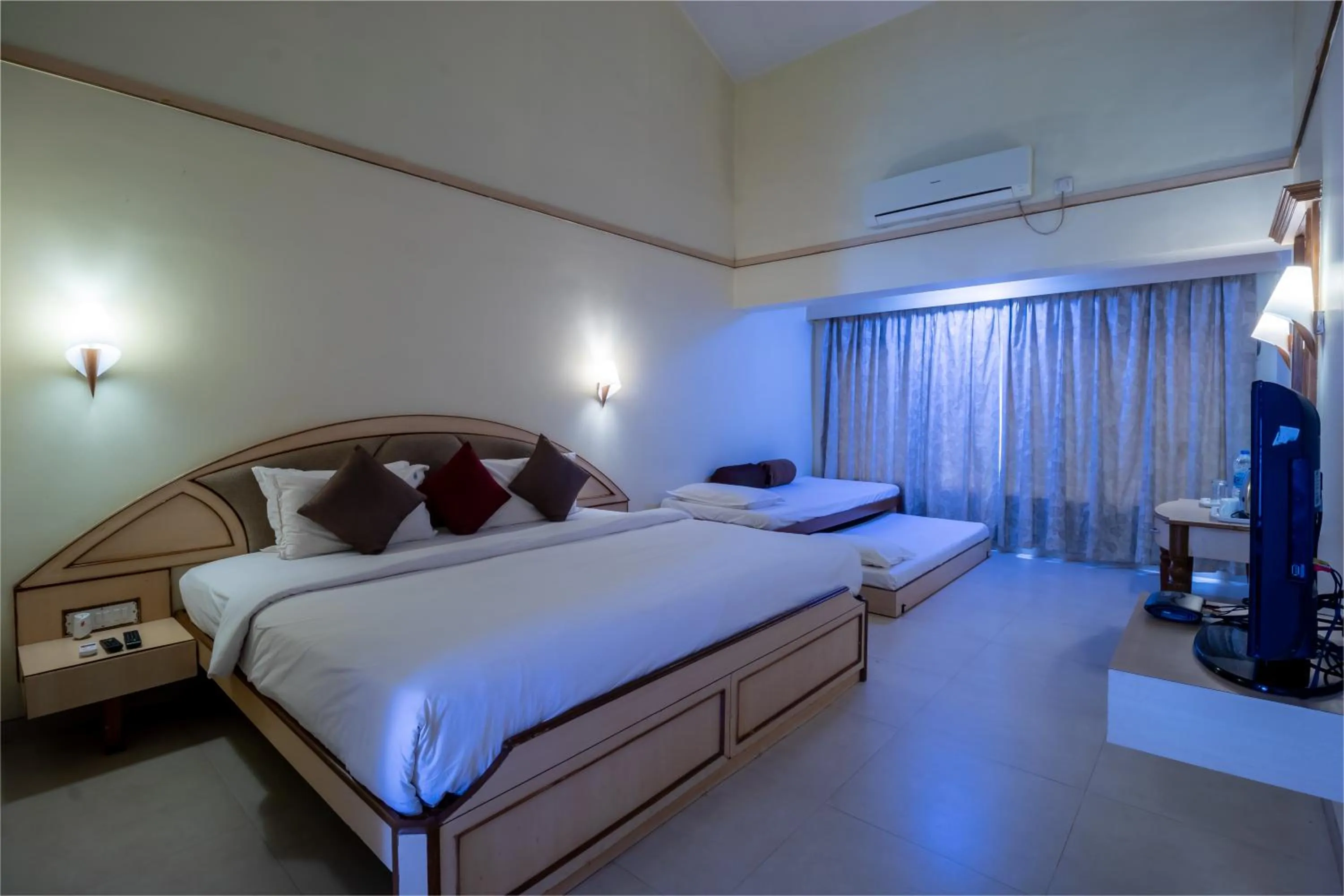 Photo of the whole room, Bed in Blue Country Resort