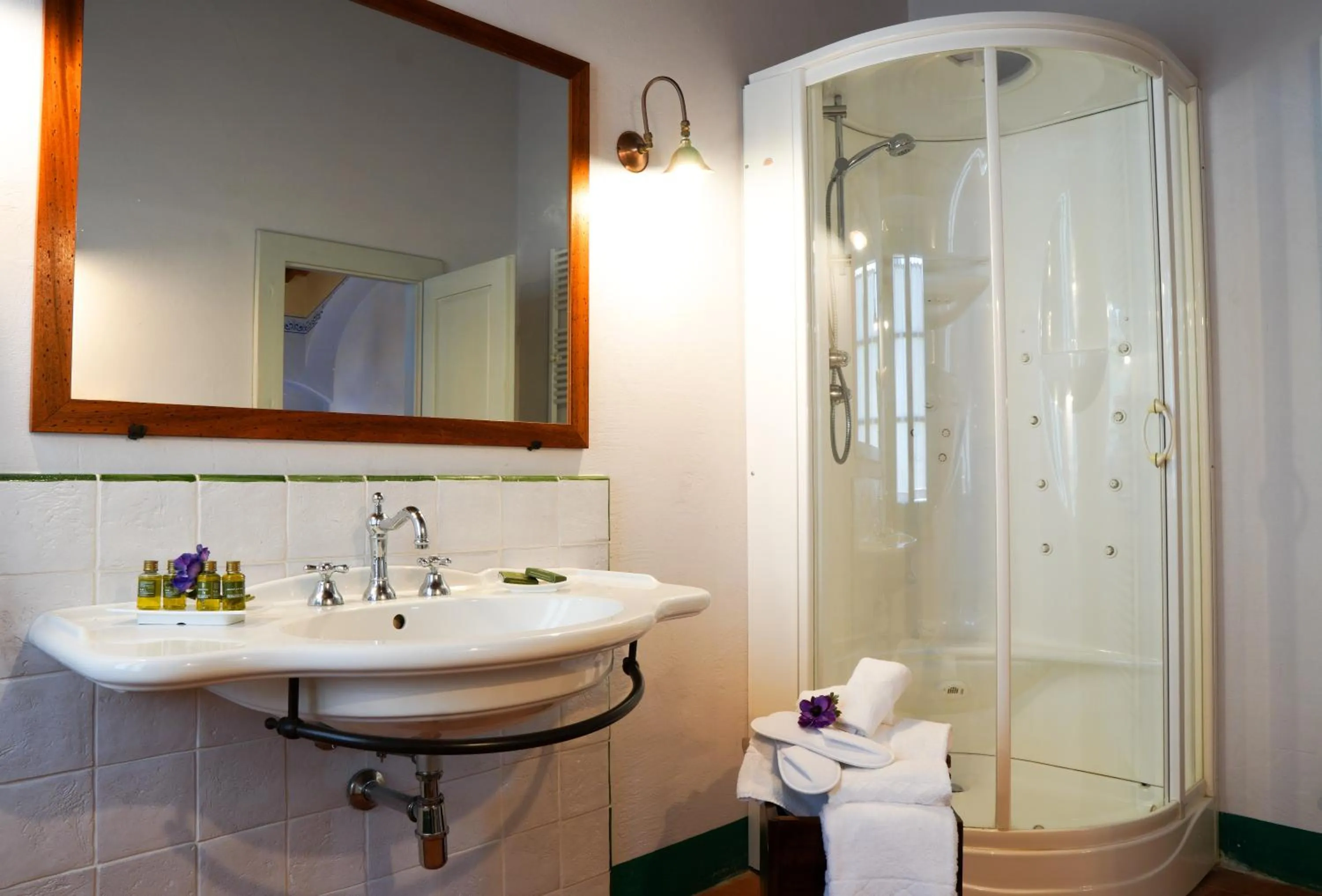 Shower in Cortona Resort-Le Terre Dei Cavalieri