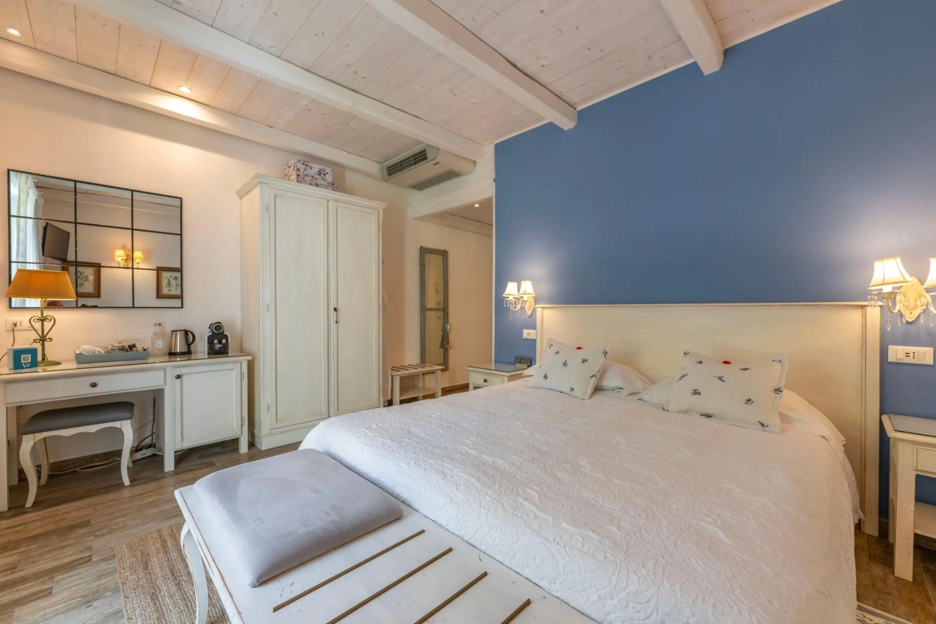 Deluxe Double Room with Bath in Villa Valentina