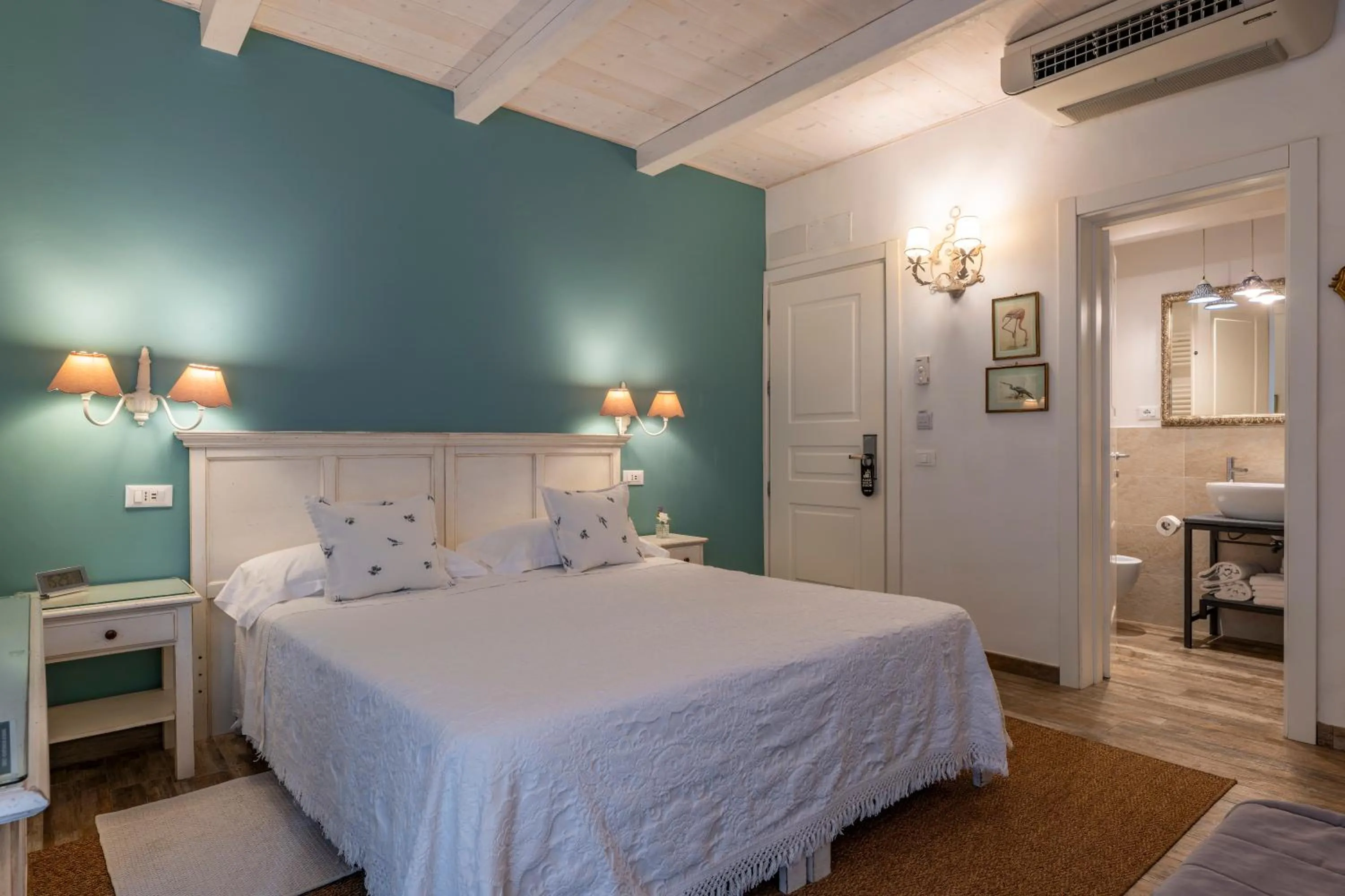 Deluxe Double Room in Villa Valentina