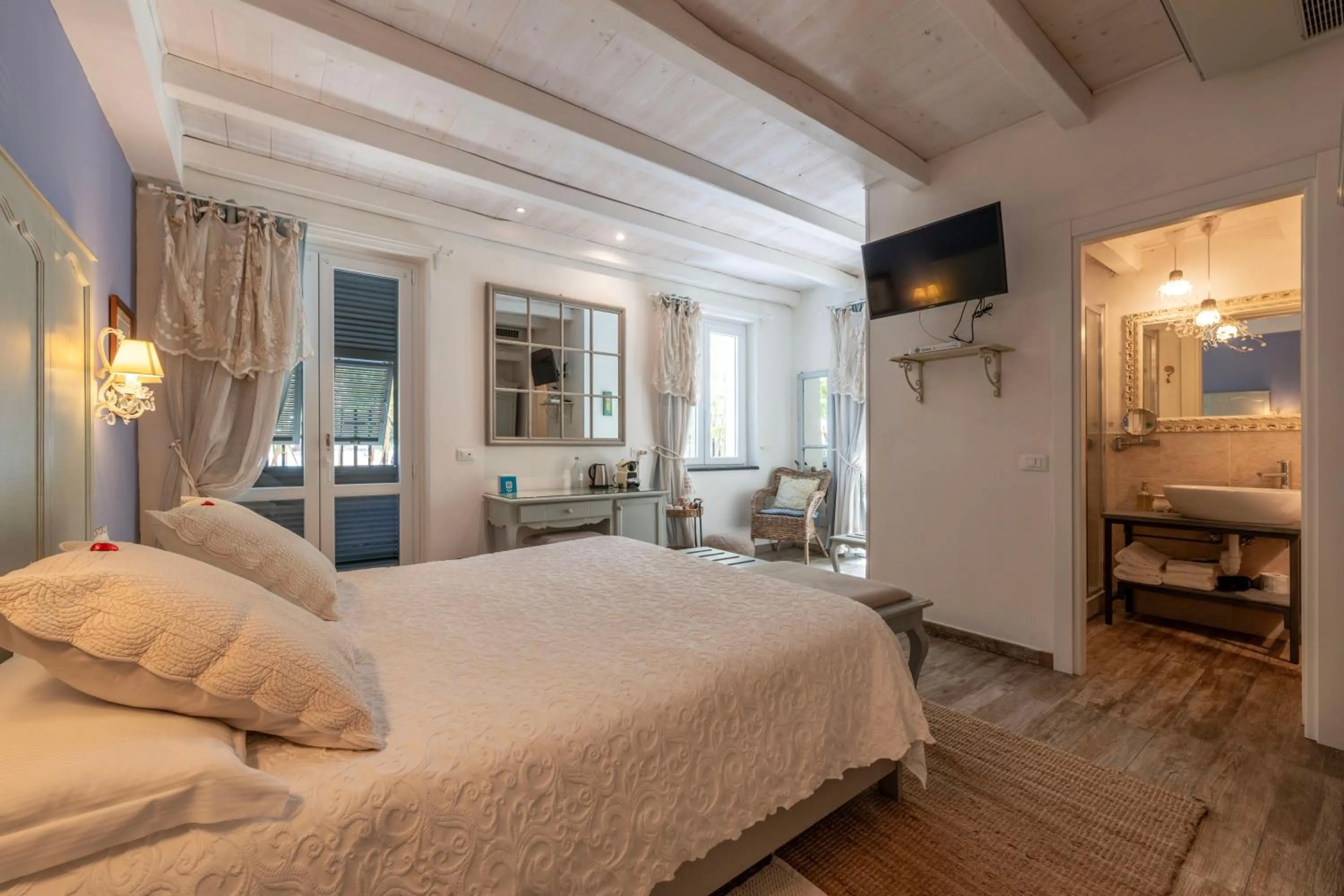 Superior Queen Room in Villa Valentina