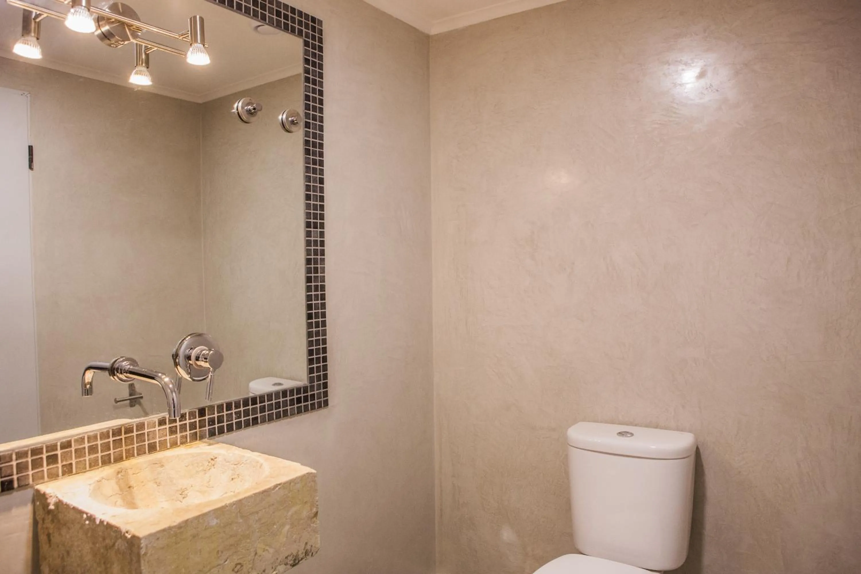 Toilet in Rossio Suites