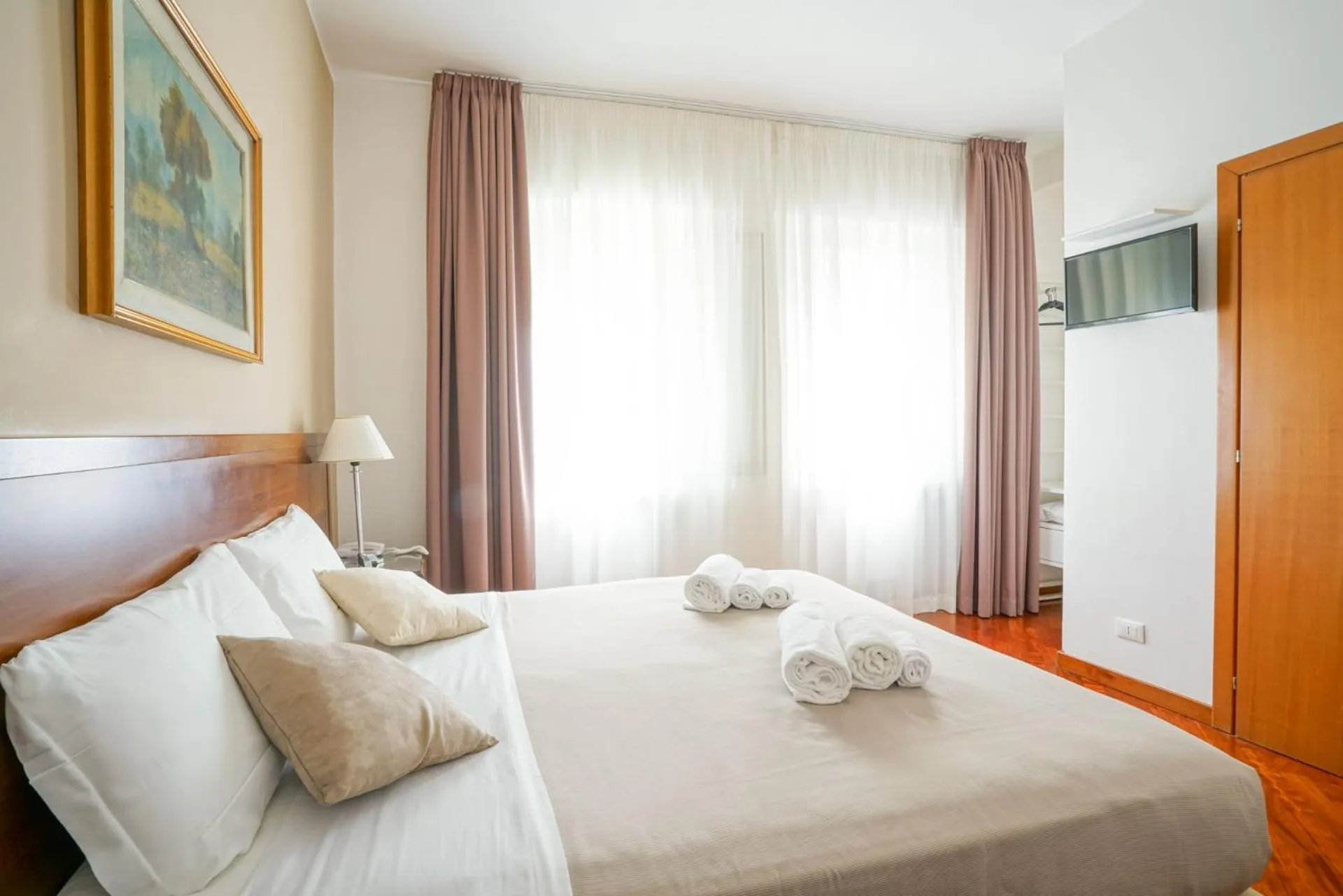 TV and multimedia, Bed in Hotel St. Moritz