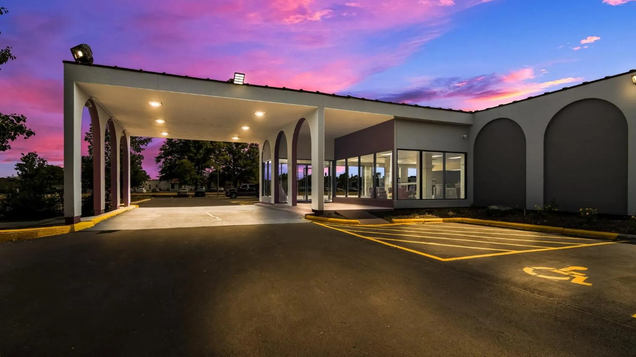 Property building in Red Roof Inn and Conference Center Chicago - N Aurora Naperville