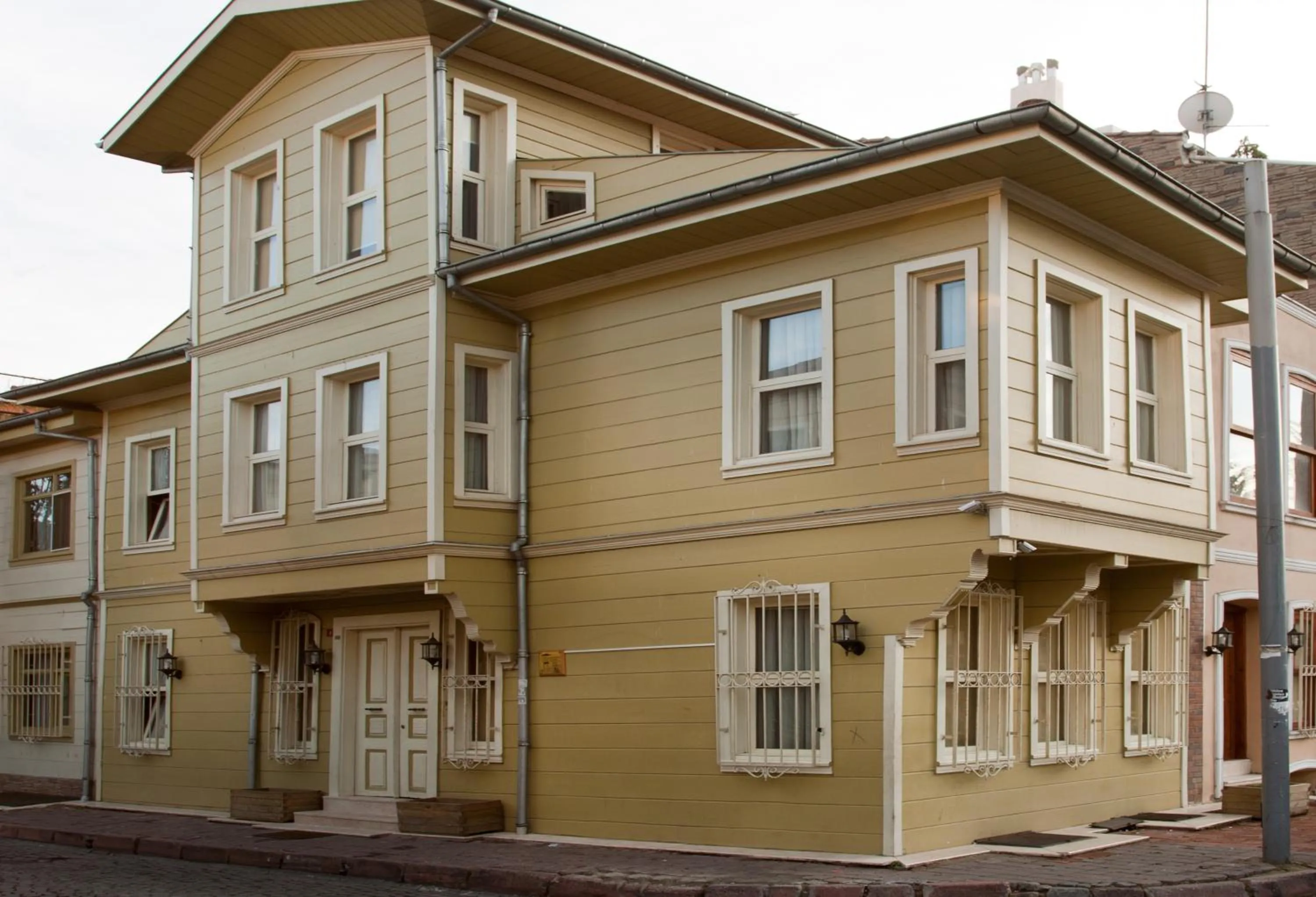 Property building in Sultanahmet Suites