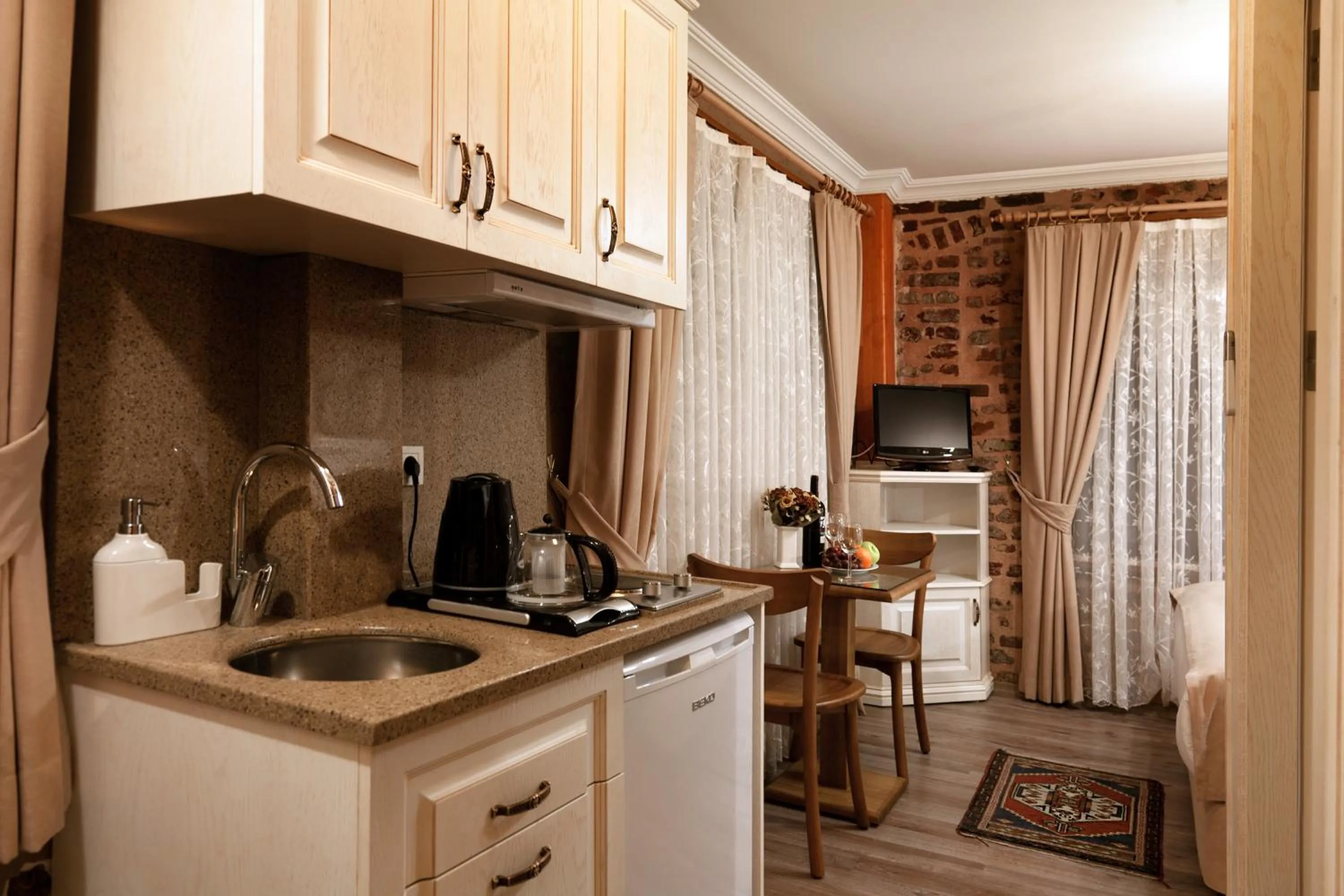 Kitchen or kitchenette in Sultanahmet Suites