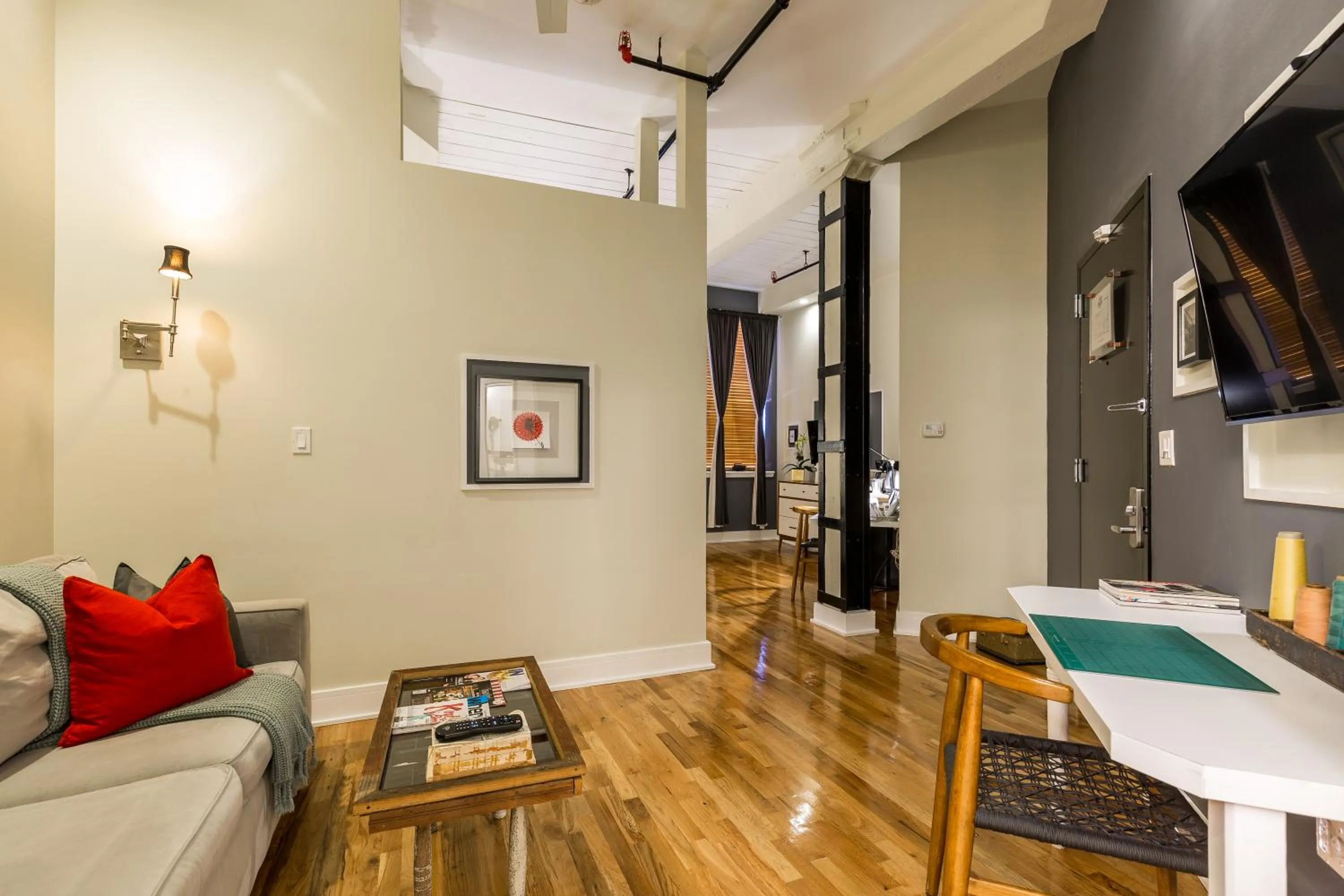 TV and multimedia in Henry Norman Hotel