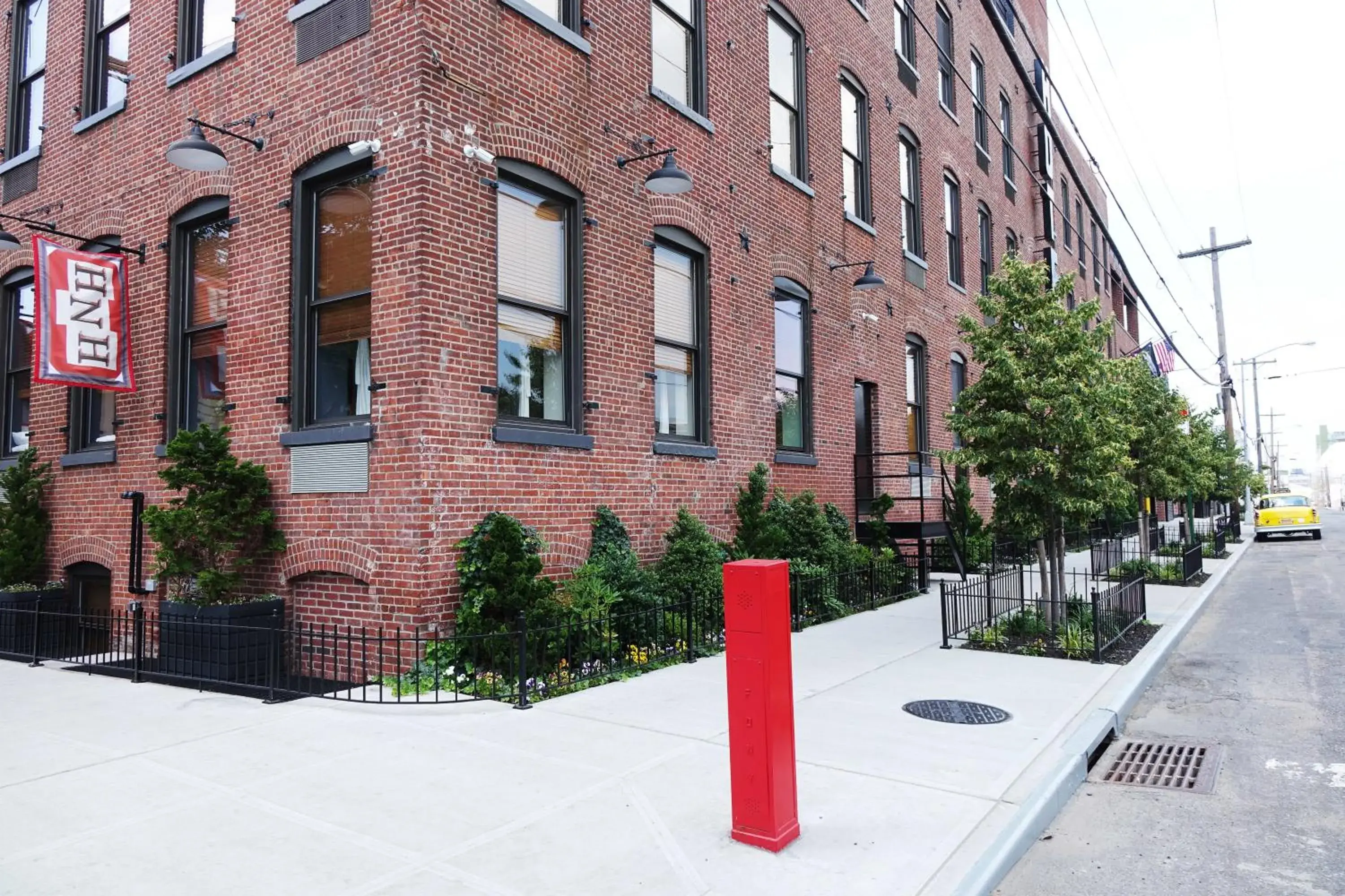 Facade/entrance in Henry Norman Hotel Facade/entrance in Henry Norman Hotel