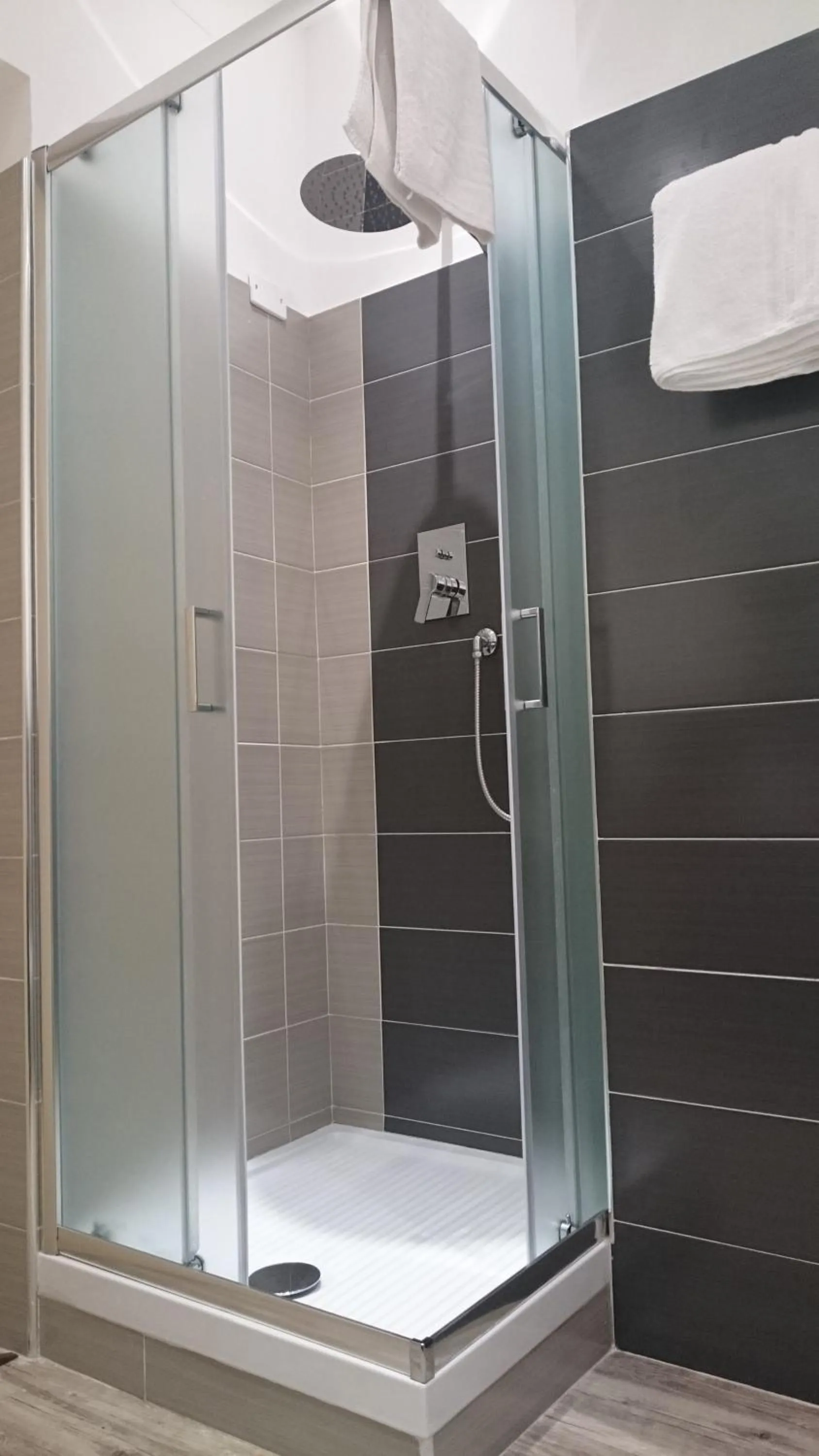 Shower in Villa Scaduto Residence