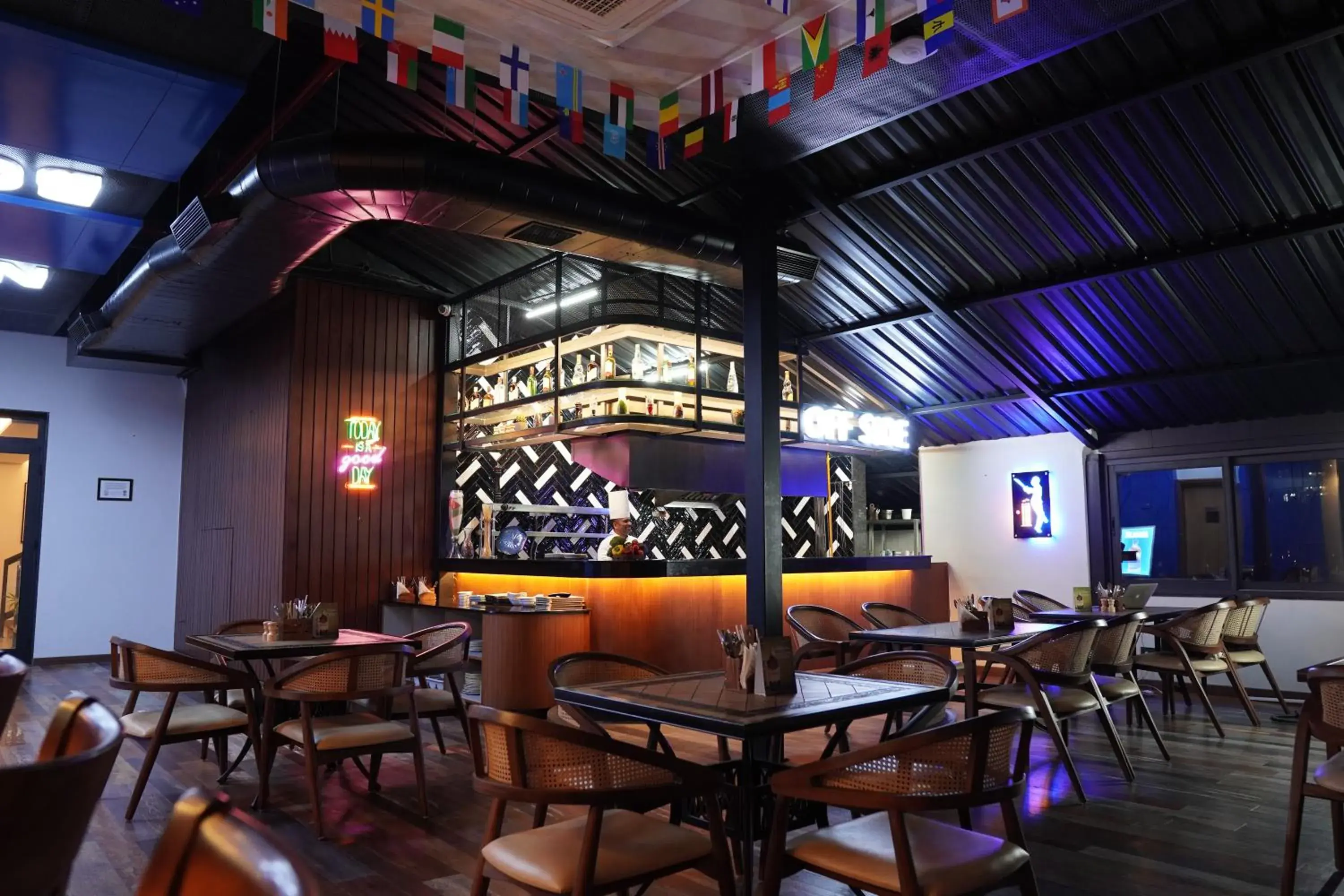 Lounge or bar in INFINITEA CENTRIC DHARAMSHALA Lounge or bar in INFINITEA CENTRIC DHARAMSHALA