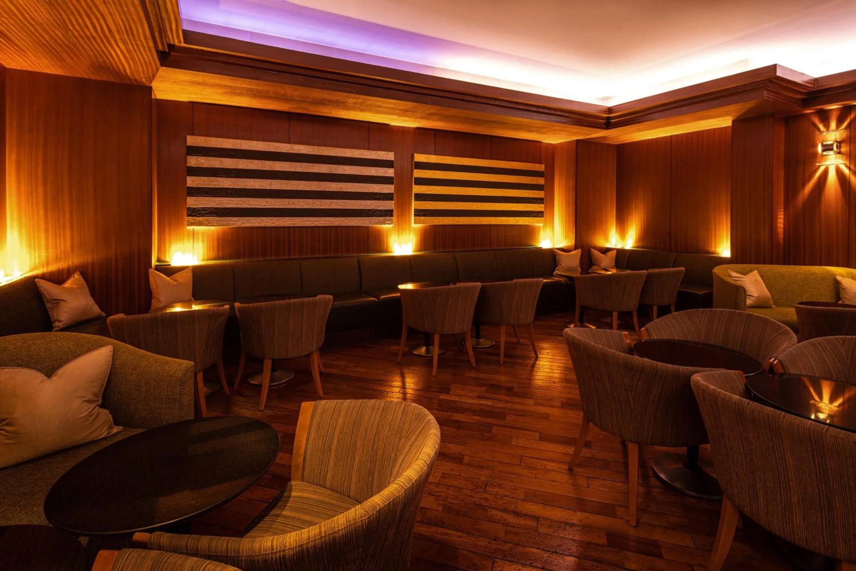 Lounge or bar in Grand Hyatt Fukuoka