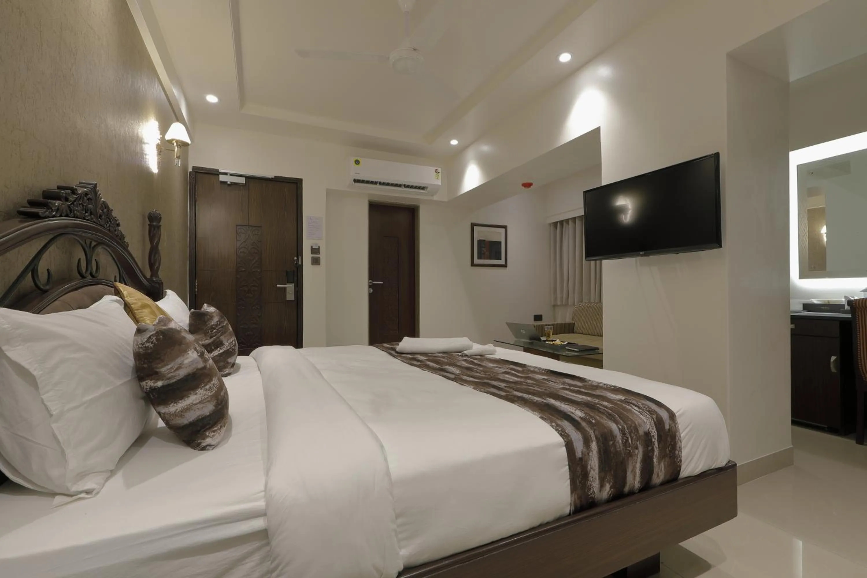 Bed in Hotel Ariana Residency