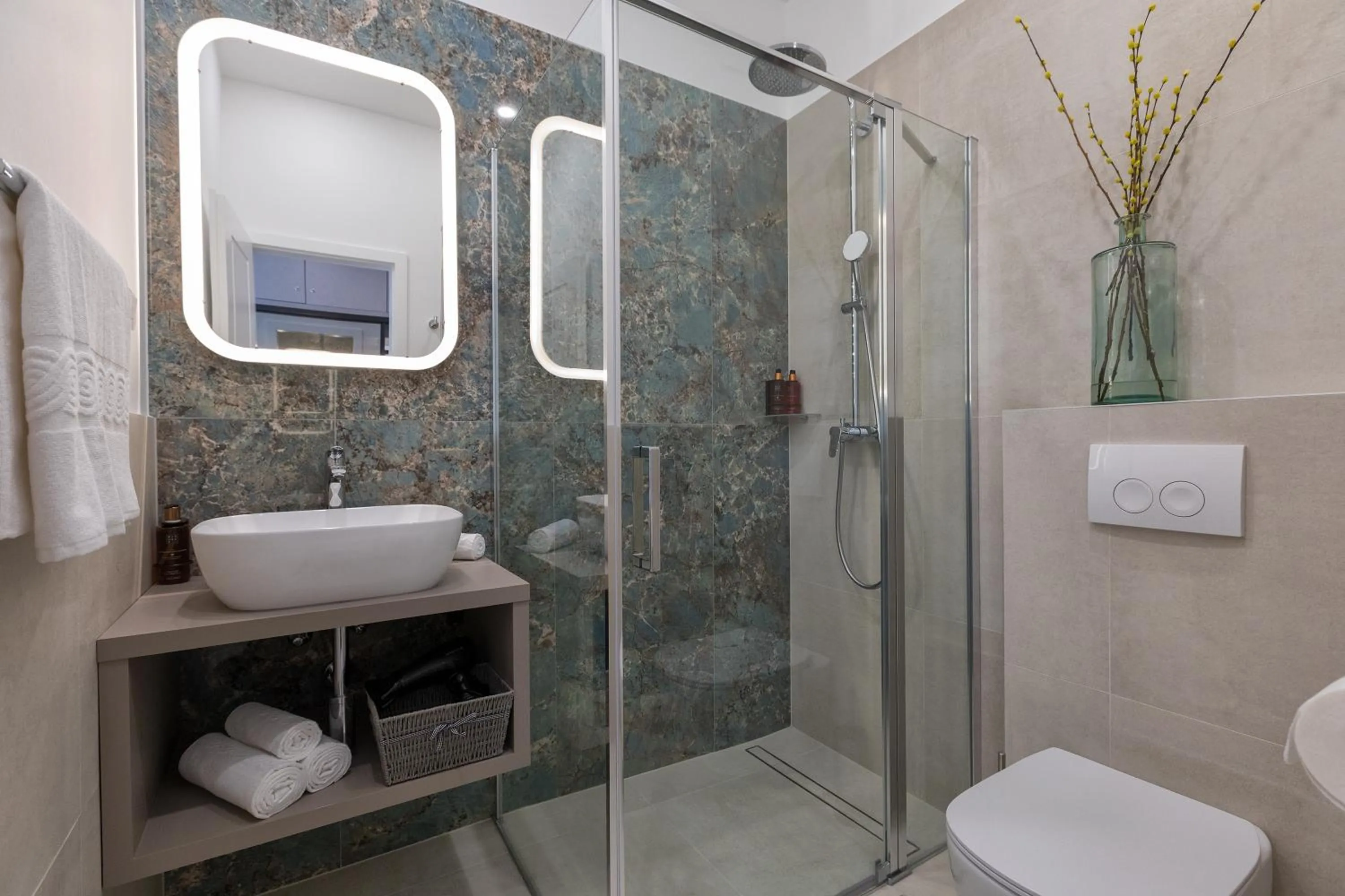 Bathroom in Green Park Luxury Rooms