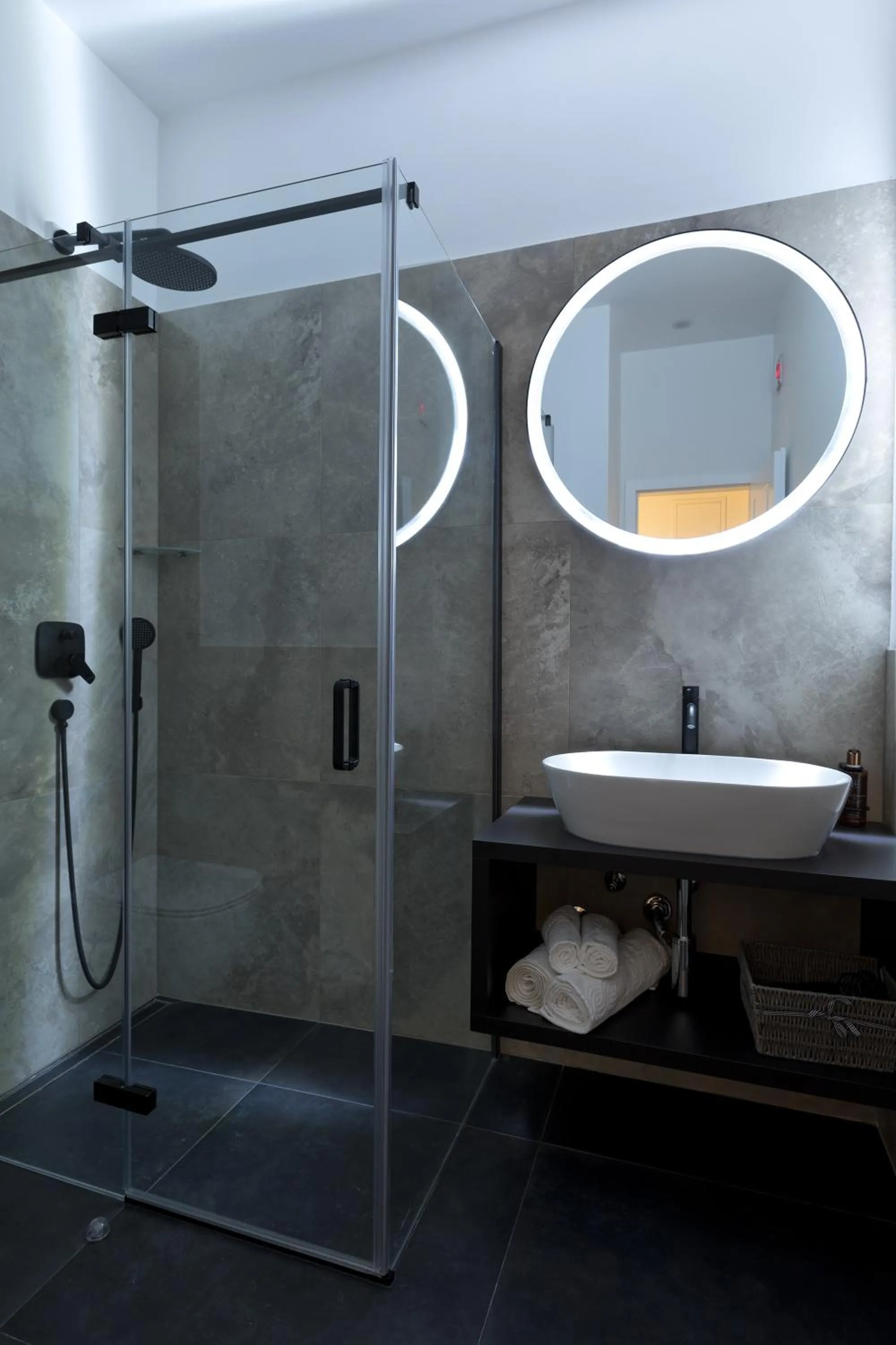 Shower in Green Park Luxury Rooms