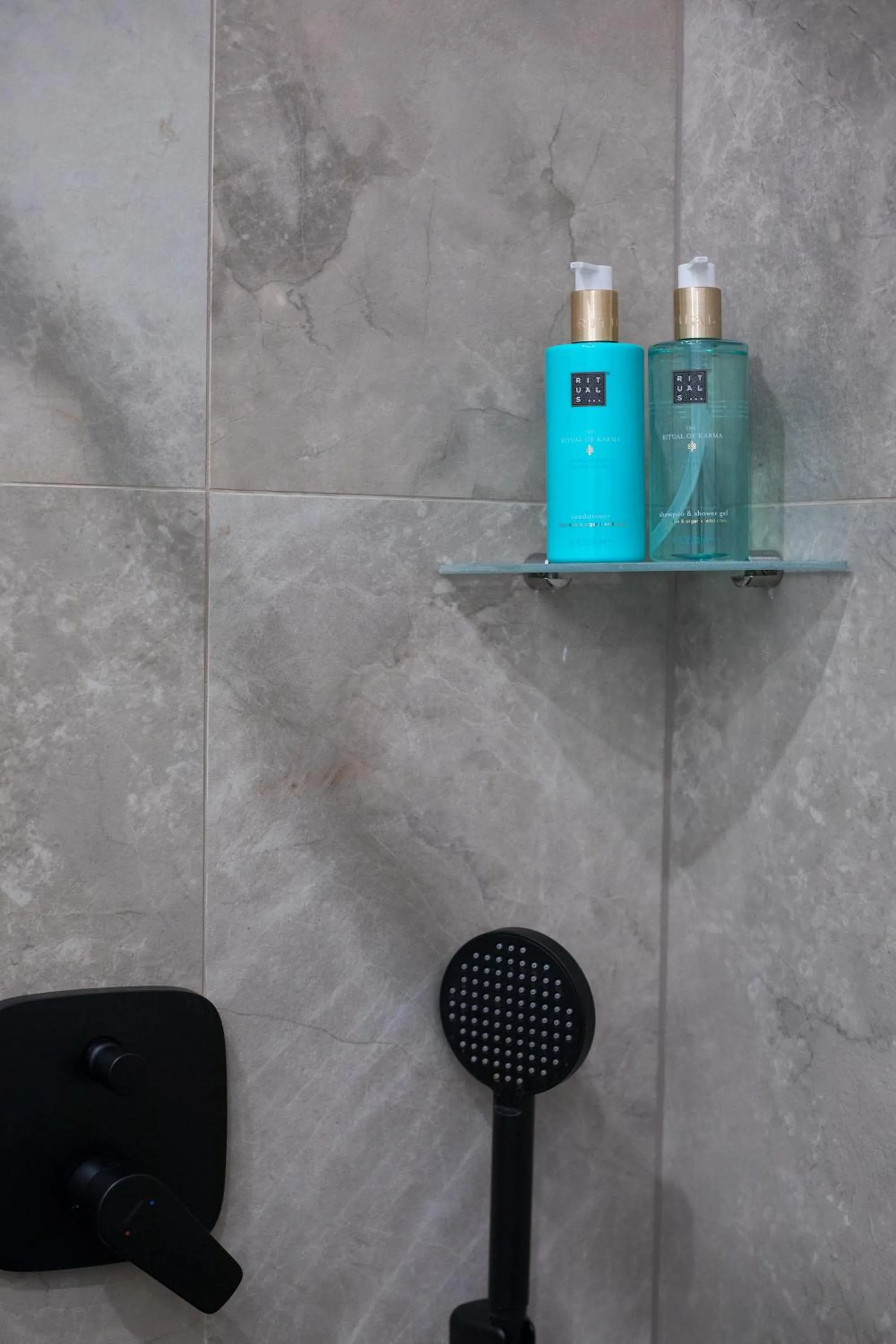 Bathroom in Green Park Luxury Rooms