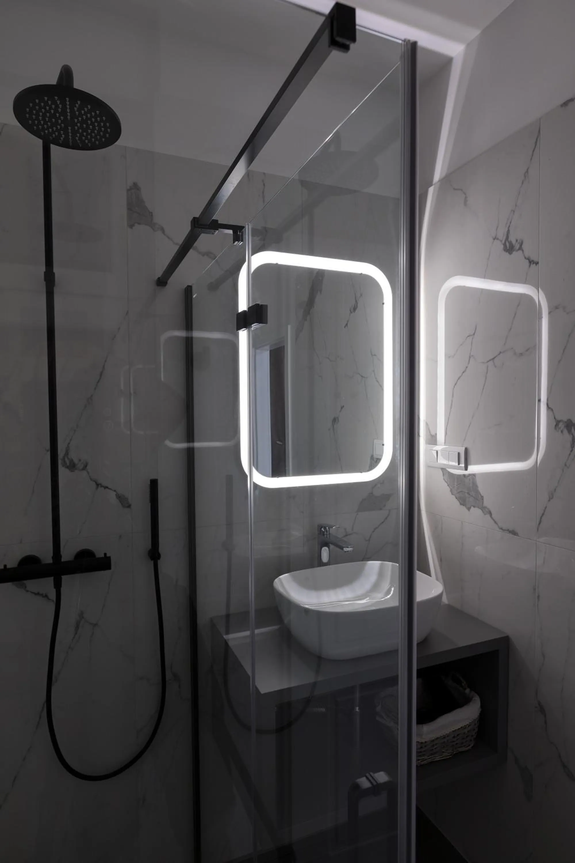 Shower in Green Park Luxury Rooms