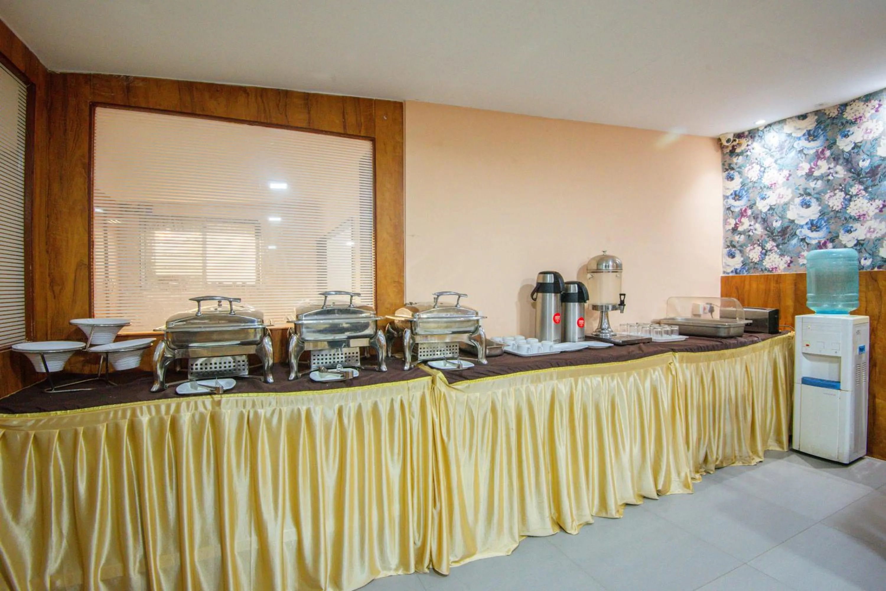 Dining area in Treebo Anam International