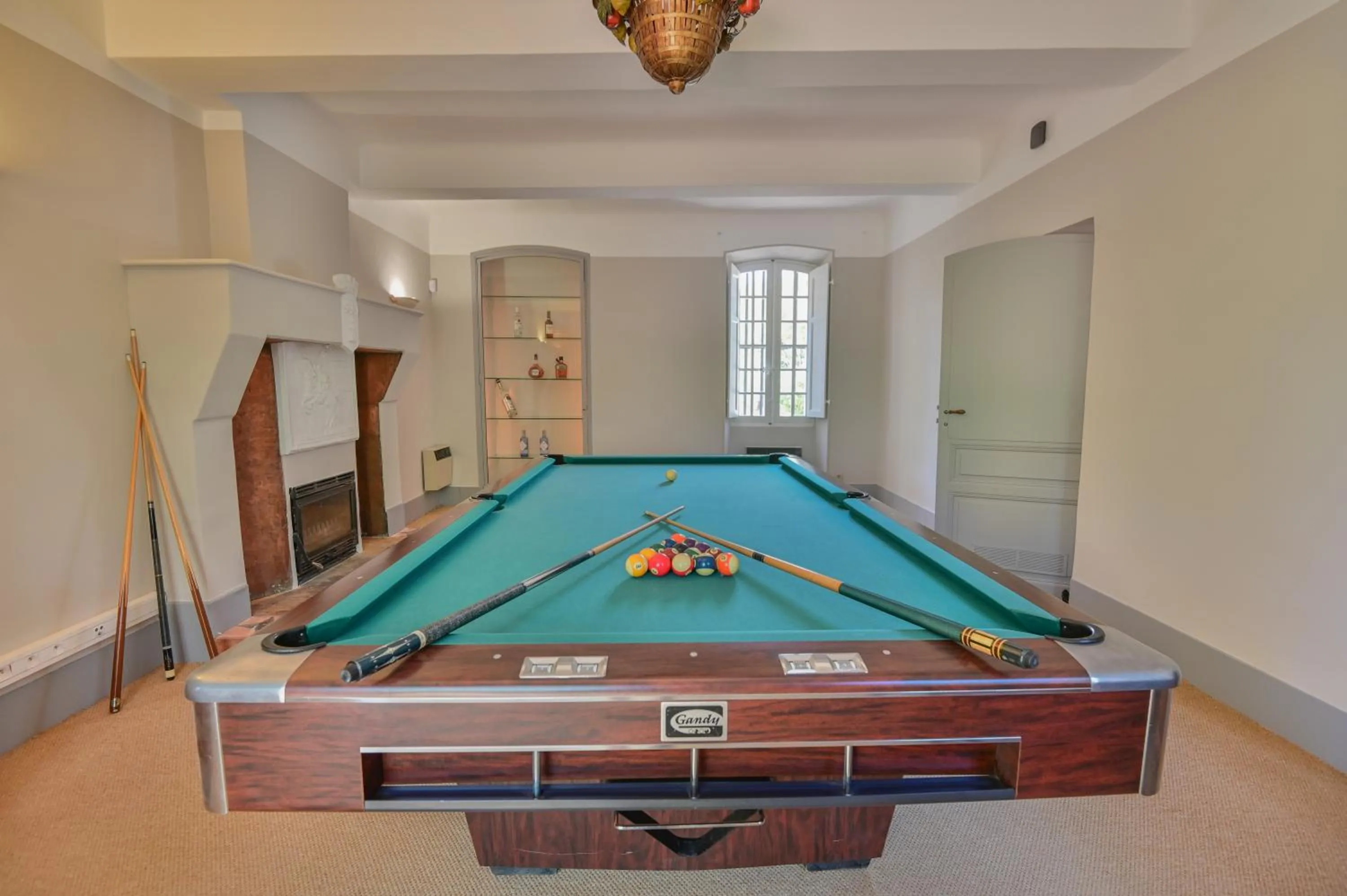 Billiard in Château de Taradel