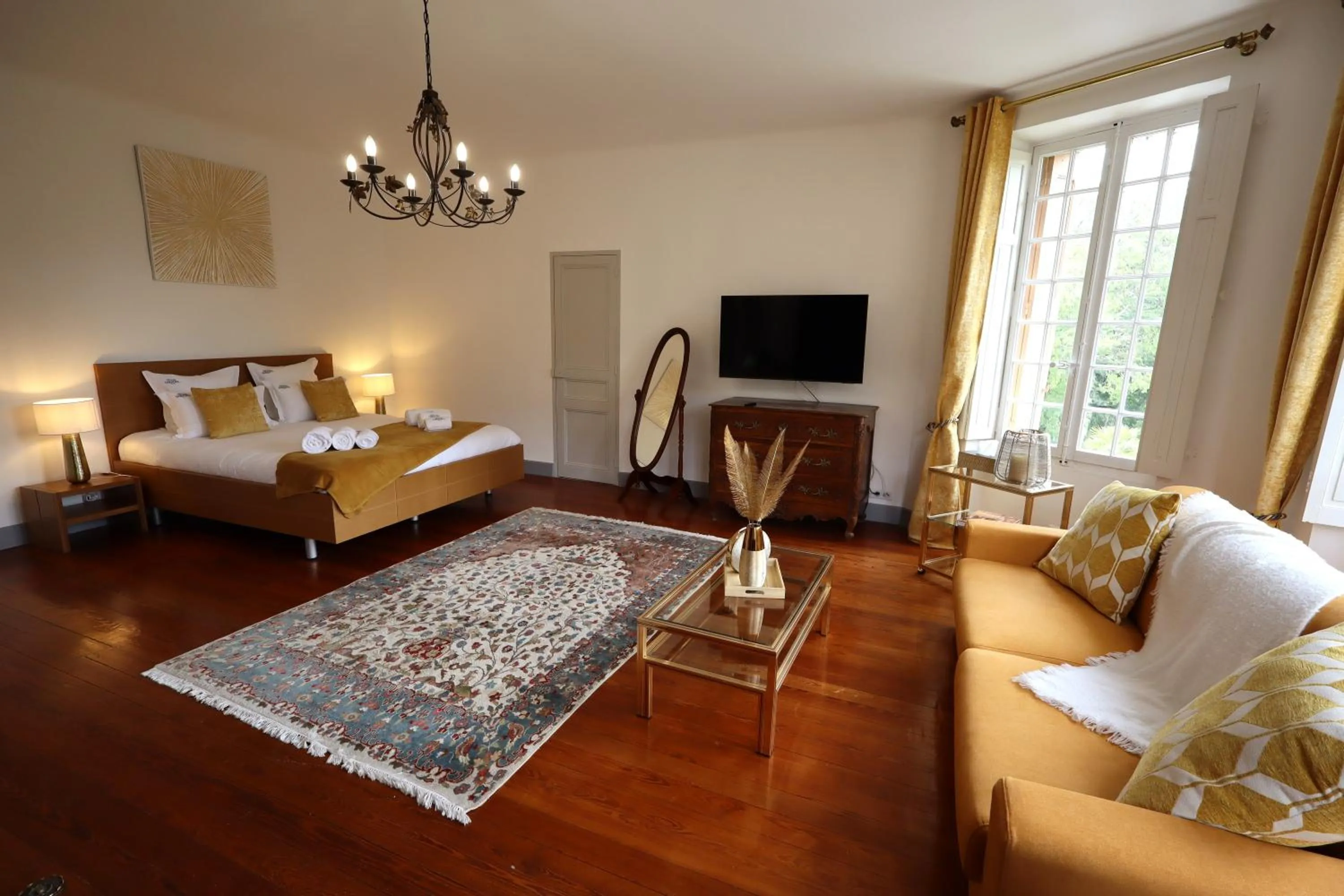 Bed in Château de Taradel